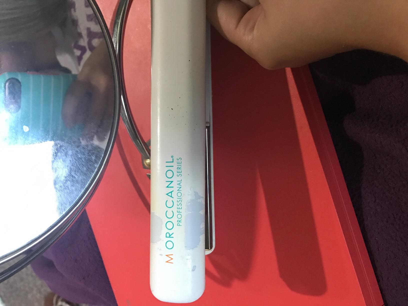 Moroccanoil Professional Series Titanium Ceramic Hairstyling Flat Iron customer photo 2