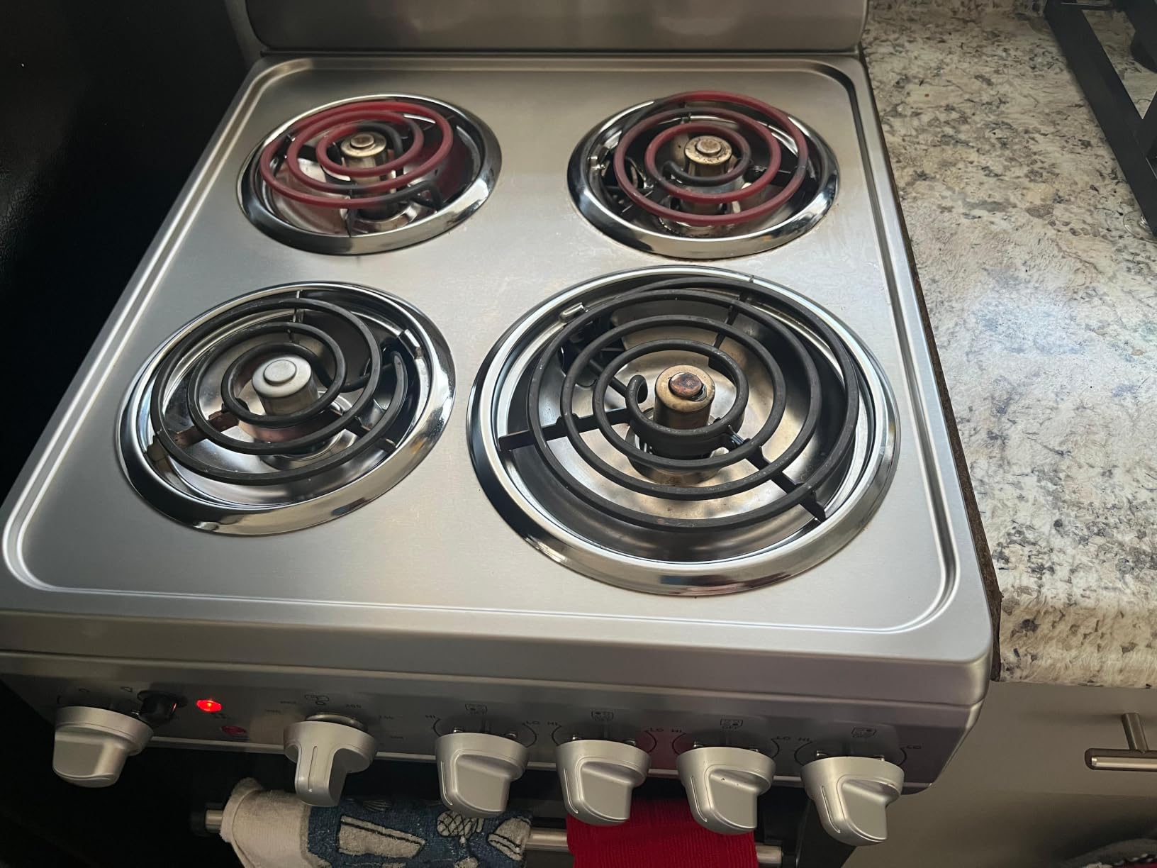 Avanti Electric Range Oven Compact Design, 2.1-Cu.Ft. Capacity with 4 Coil Burners, Framed Glass Oven Door, Storage Drawer and Broiler with Pan Perfect for Apartments, 20-Inch, Stainless Steel customer photo 1