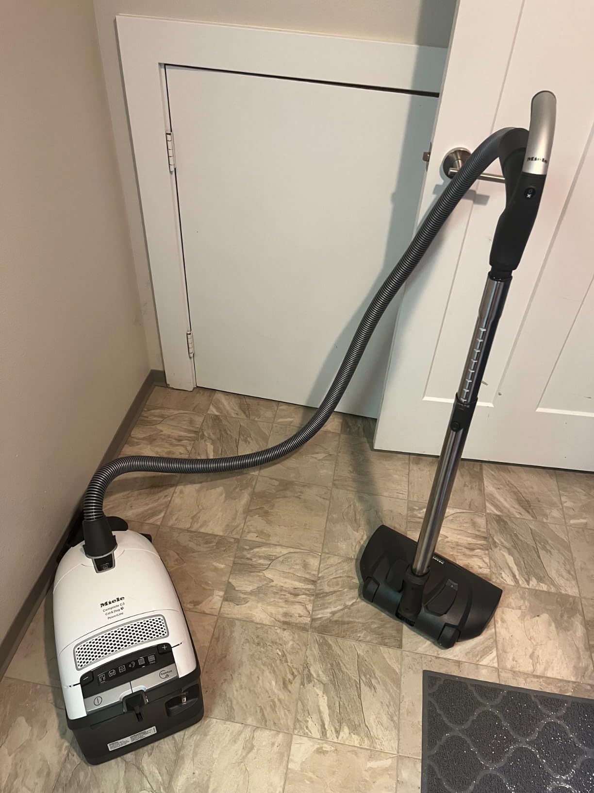 Miele Complete C3 Cat & Dog Bagged Canister Vacuum Cleaner for Pet Owners, Lotus White - 10014520 customer photo 2