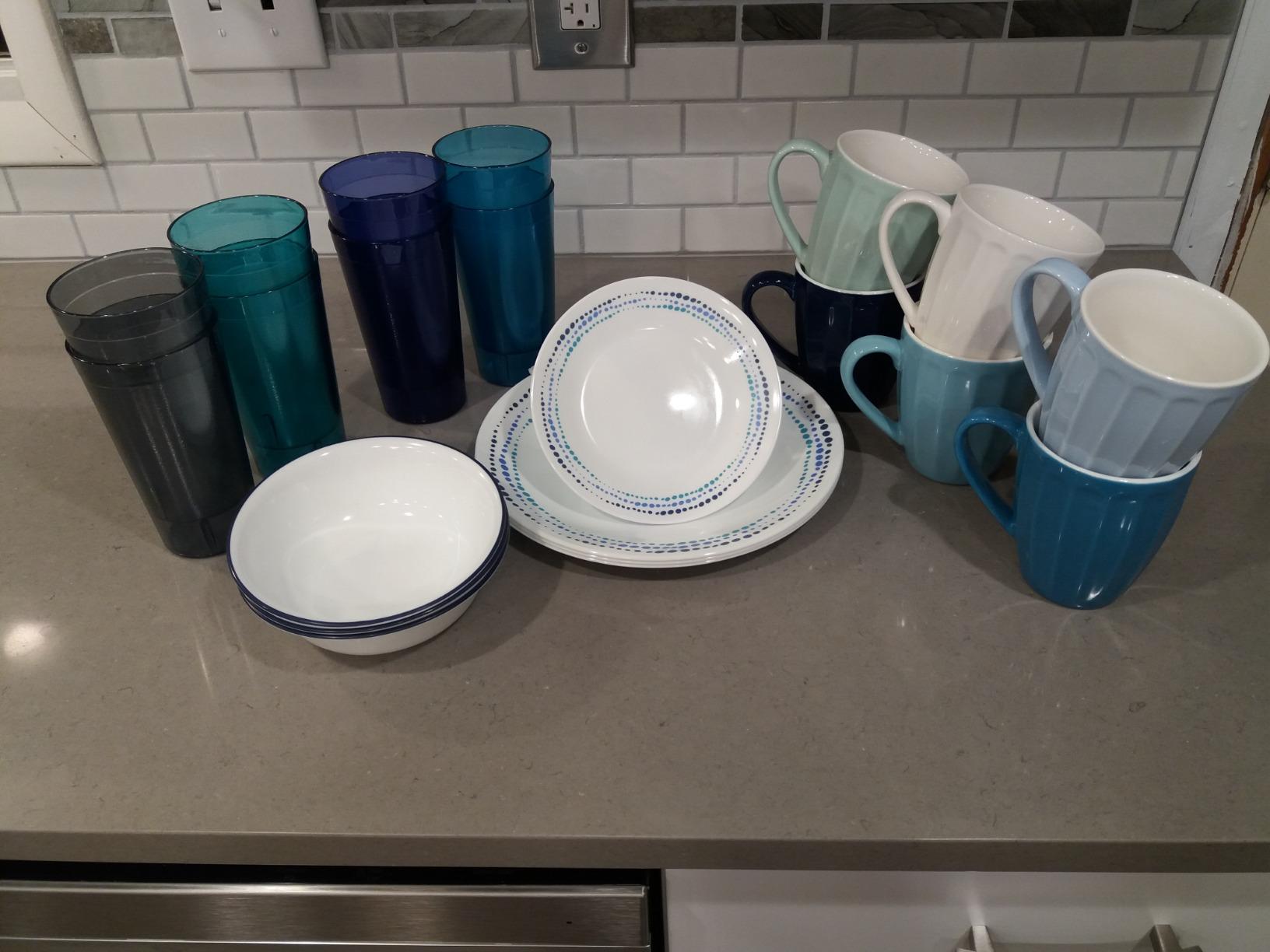 Corelle Vitrelle 18-Piece Service for 6 Dinnerware Set Triple Layer Glass and Chip Resistant, Lightweight Round Plates and Bowls Set, Winter Frost White customer photo 2