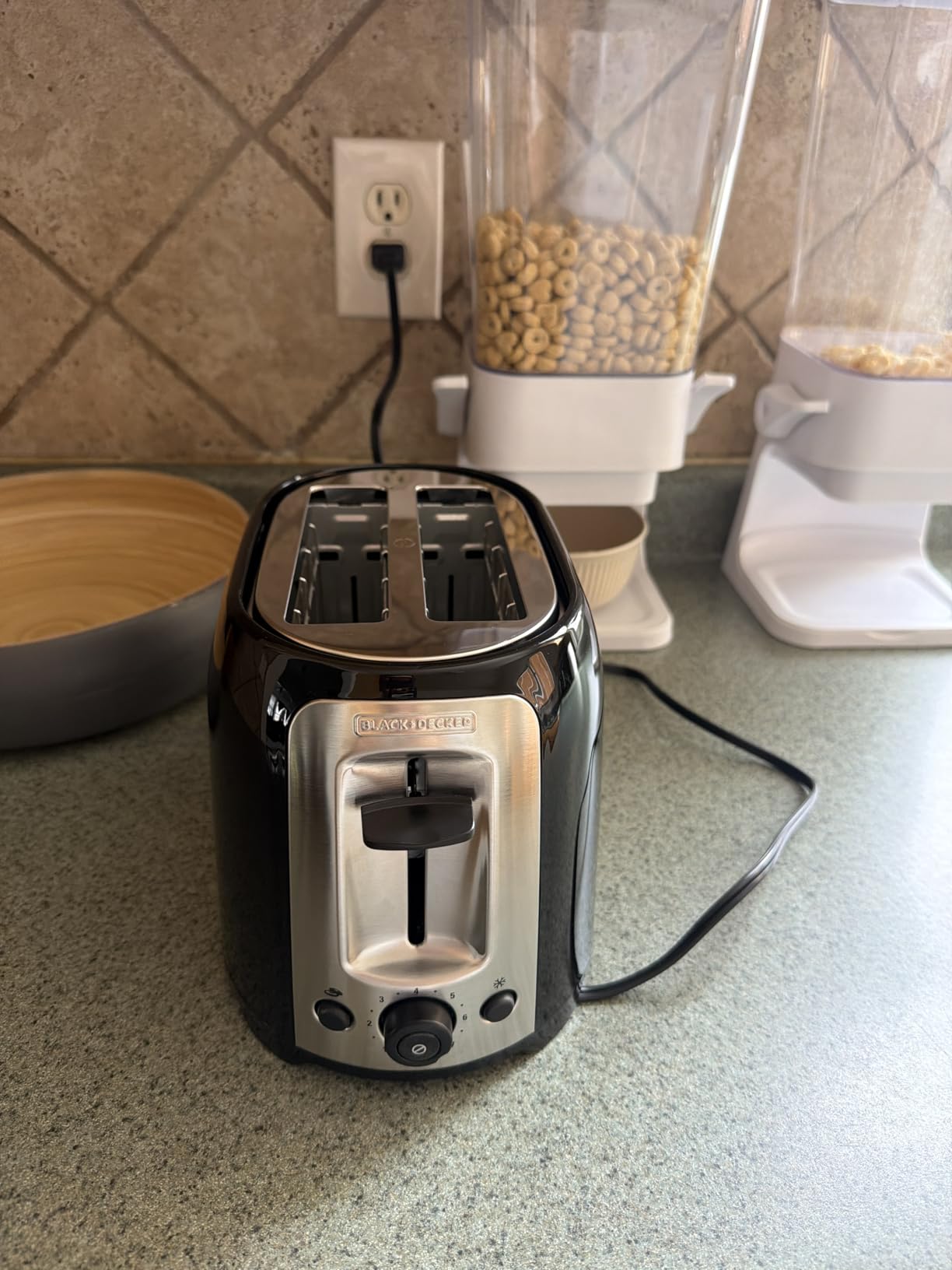 BLACK+DECKER 2-Slice Toaster, TR1278BD, Extra Wide Slots, 7 Shade Settings, 850 Watts, Frozen and Bagel Buttons customer photo 1