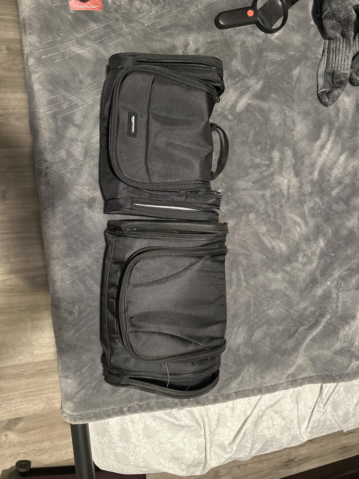 Amazon Essentials Spacious Toiletry Bag, Hanging Cosmetic Dopp Kit with Multiple Compartments, Durable 1680D Polyester, Large Capacity Storage, Compact Design, Black (Previously Amazon Basics) customer photo 2