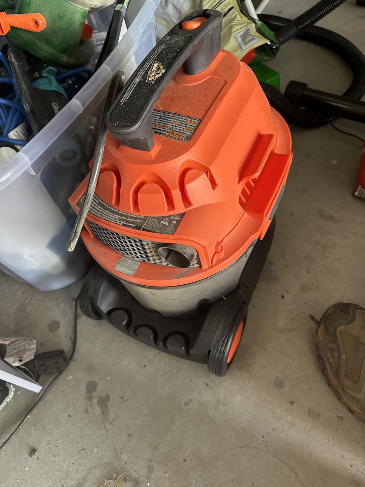 Armor All AA255W Wet/Dry Utility Vac 2.5 Gallon, 2.5 Peak HP, Orange/Black customer photo 2