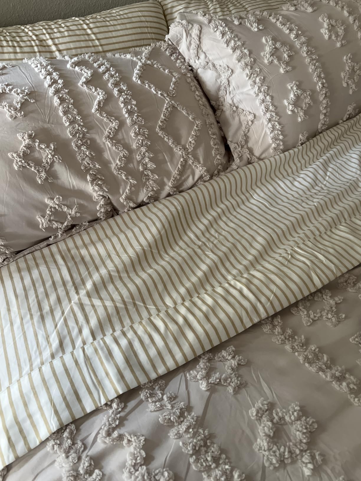 Queen 6 Piece Sheet Set - Comfy Breathable & Cooling - Ultra Soft Hotel Luxury Bedding Set w/ 8-16 Inch Deep Pockets - 1 Flat & 1 Fitted Sheet & 4 Pillowcases - Wrinkle Free & Easy Care - White customer photo 1