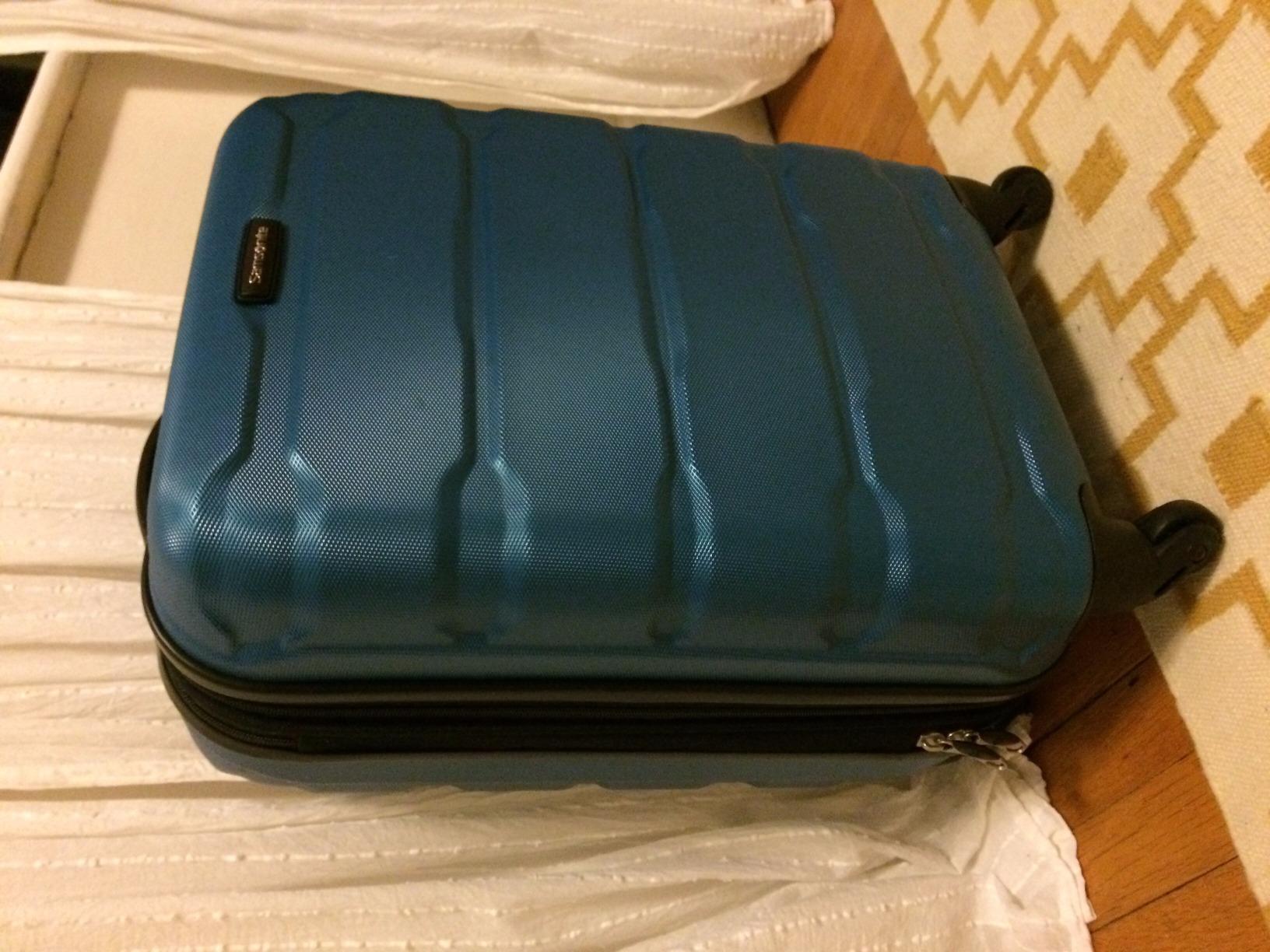 Samsonite Omni PC Hardside Expandable Luggage with Spinner Wheels, Black, Checked-Medium 24-Inch customer photo 2