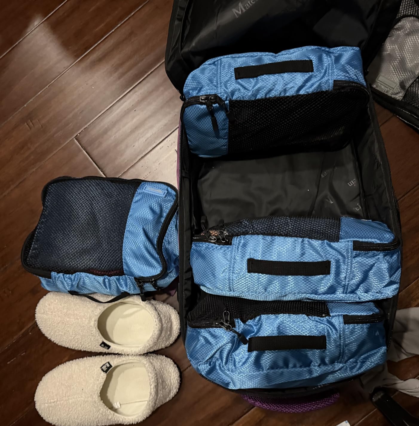 Amazon Essentials 4-Piece Space-Saving Packing Cubes Travel Accessories Set, Luggage Organizer with Double Zipper, Mesh Top, Small, Black (Previously Amazon Basics) customer photo 1