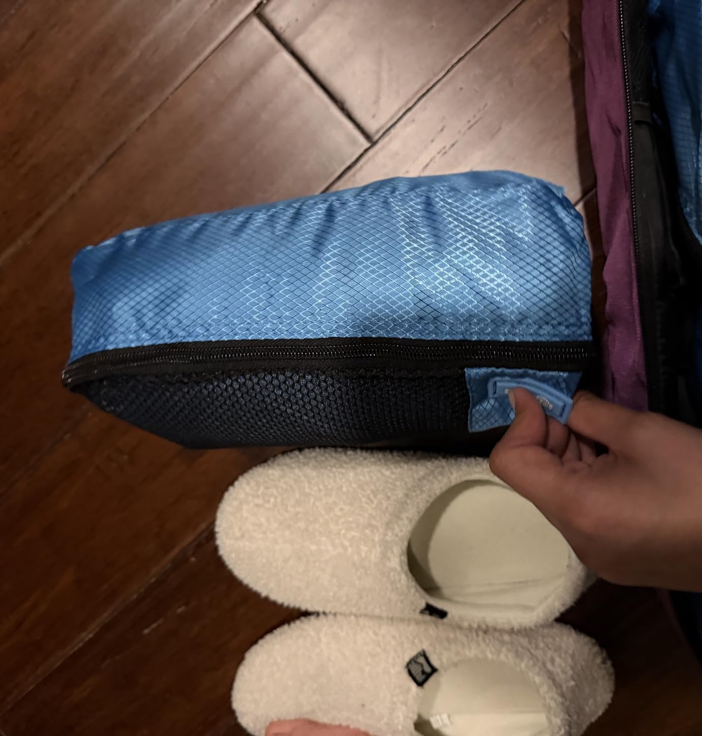Amazon Essentials 4-Piece Space-Saving Packing Cubes Travel Accessories Set, Luggage Organizer with Double Zipper, Mesh Top, Small, Black (Previously Amazon Basics) customer photo 2