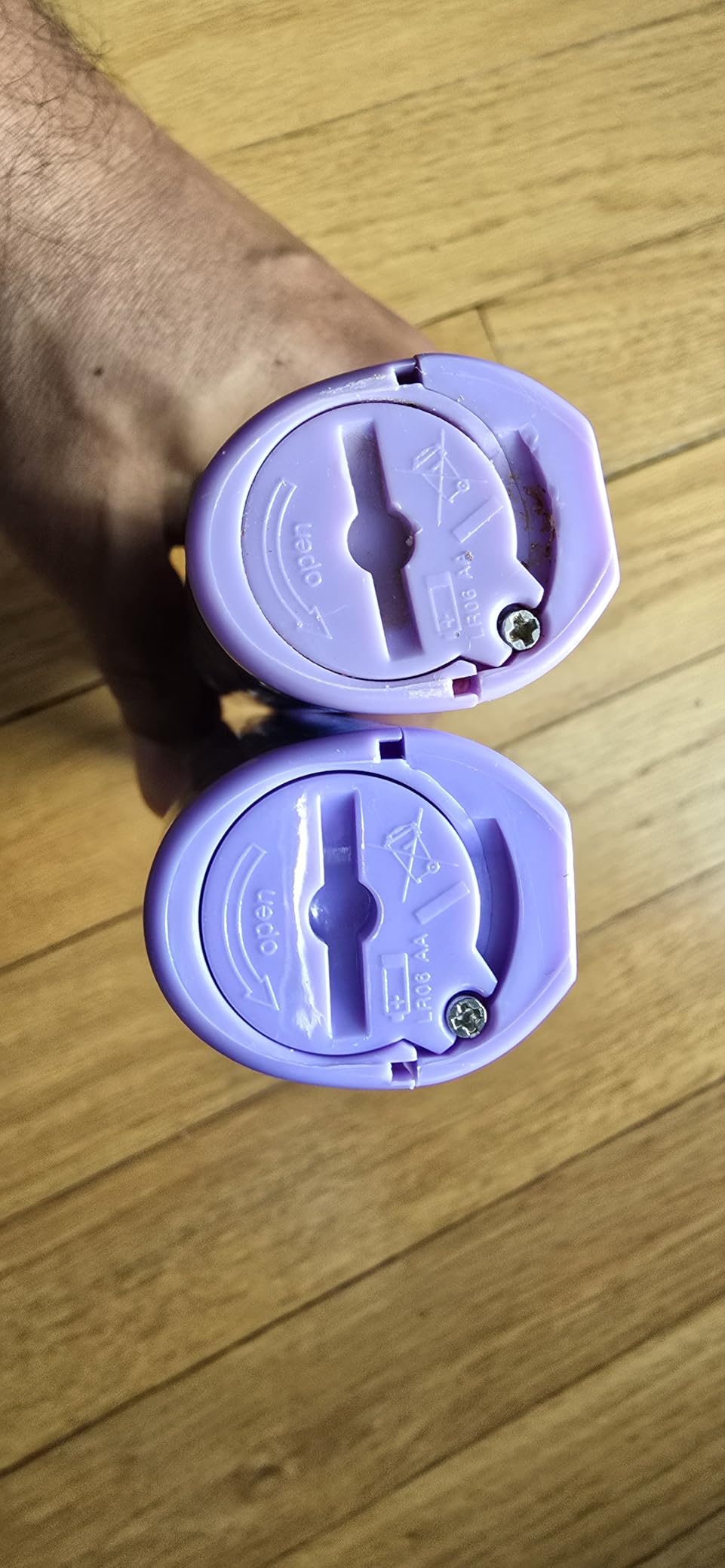 Oral-B Kids Battery Power Electric Toothbrush Featuring Disney's Frozen for Children and Toddlers age 3+, Soft (Characters May Vary) customer photo 1