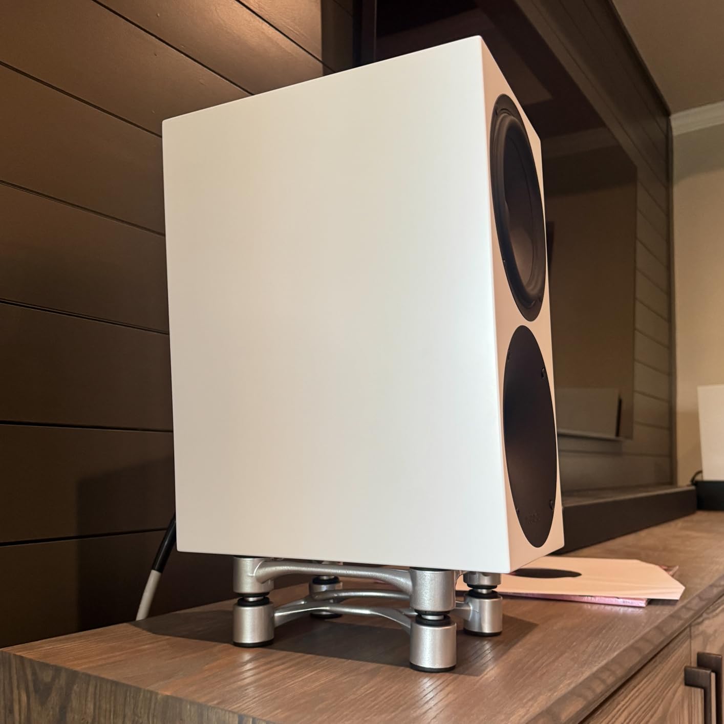 Aperta Series Isolation Speaker Stands with Tilt Adjustment: Aperta200 (7.8