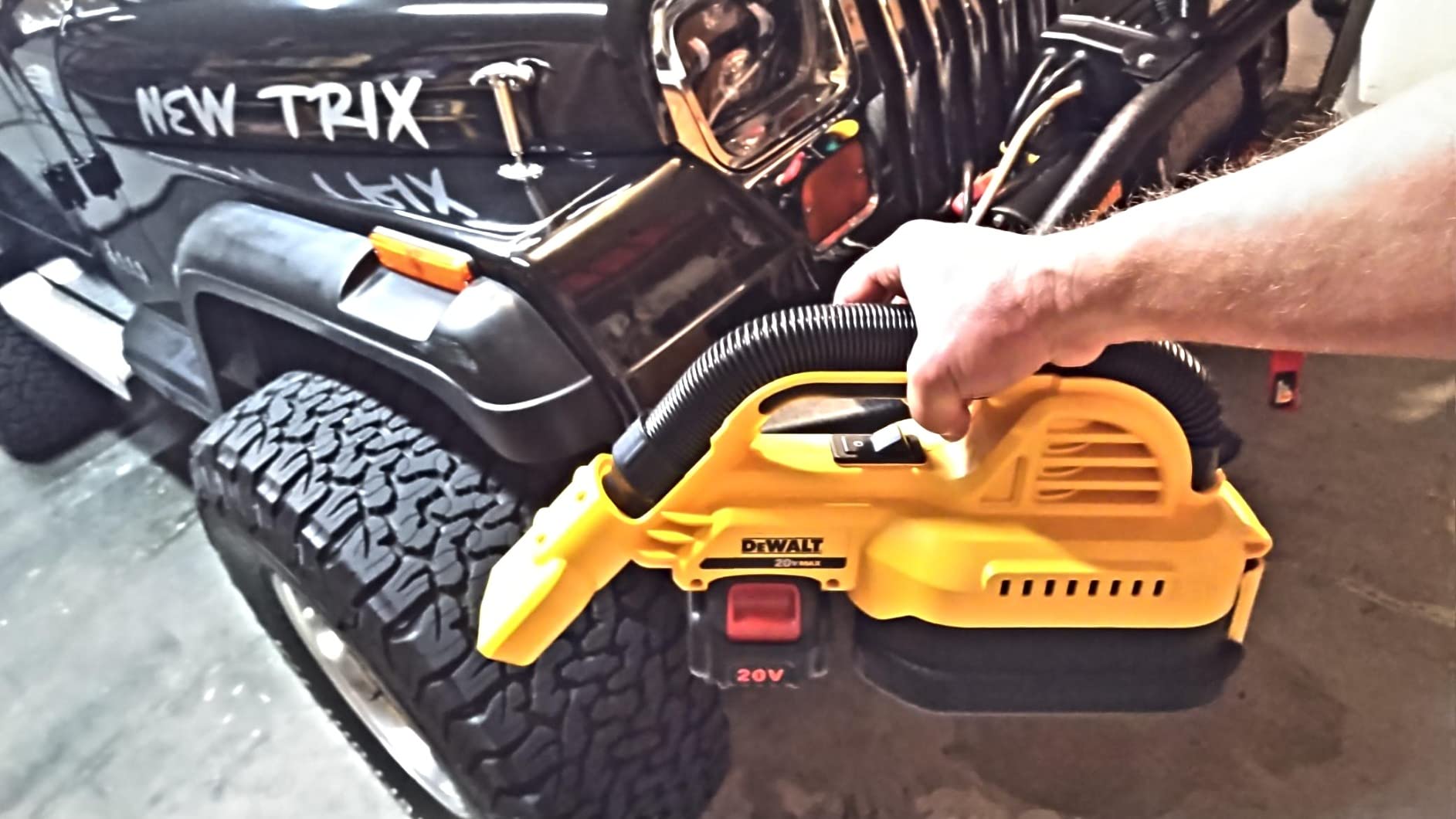 DEWALT 20V MAX Hand Vacuum, Cordless, for Wet or Dry Surfaces, 1/2-Gallon Tank, Washable Filter, Portable, Bare Tool Only (DCV517B) customer photo 2