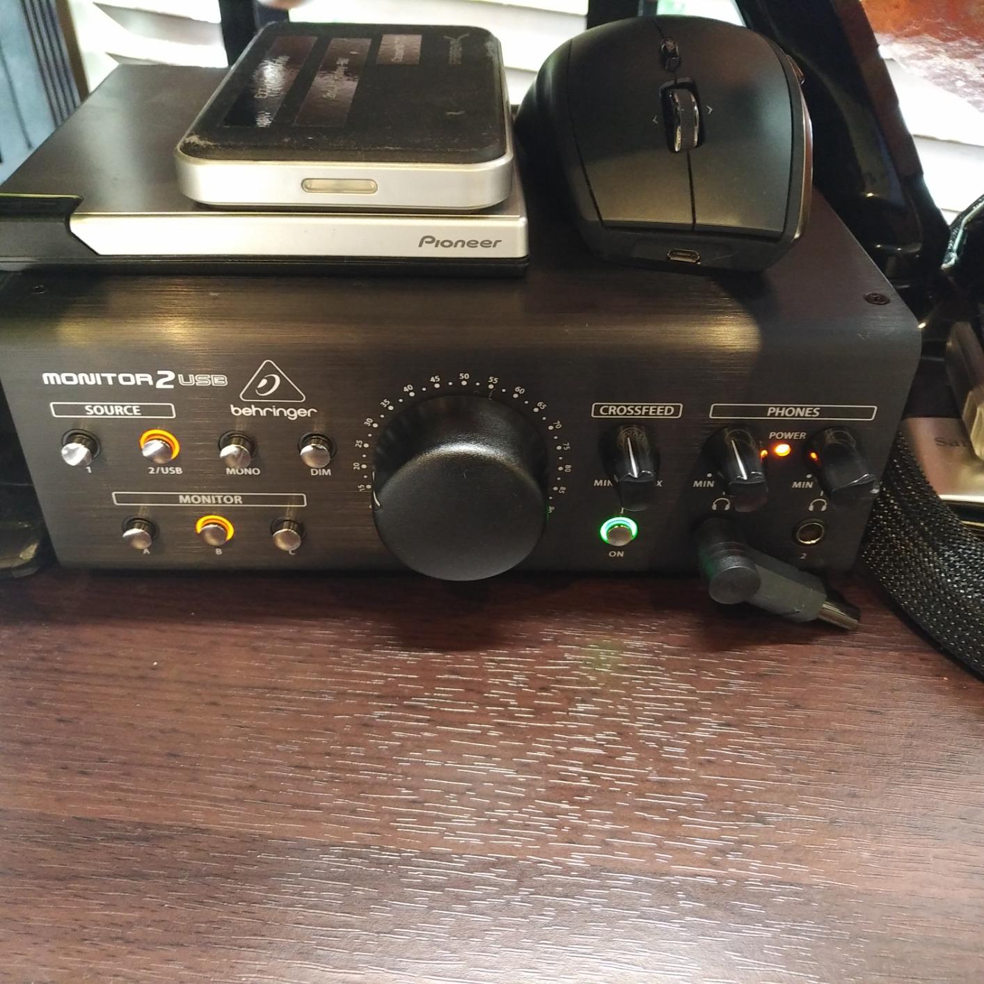 Behringer MONITOR2USB High-End Speaker and Headphone Monitoring Controller customer photo 2