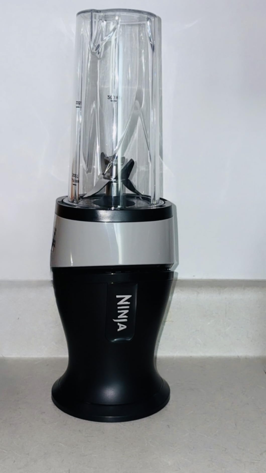 Ninja Fit Compact Personal Blender QB3001SS | For Smoothies, Shakes & Frozen Drinks | (2) 16-oz. To-Go Cups | 700-Watt | Black customer photo 1