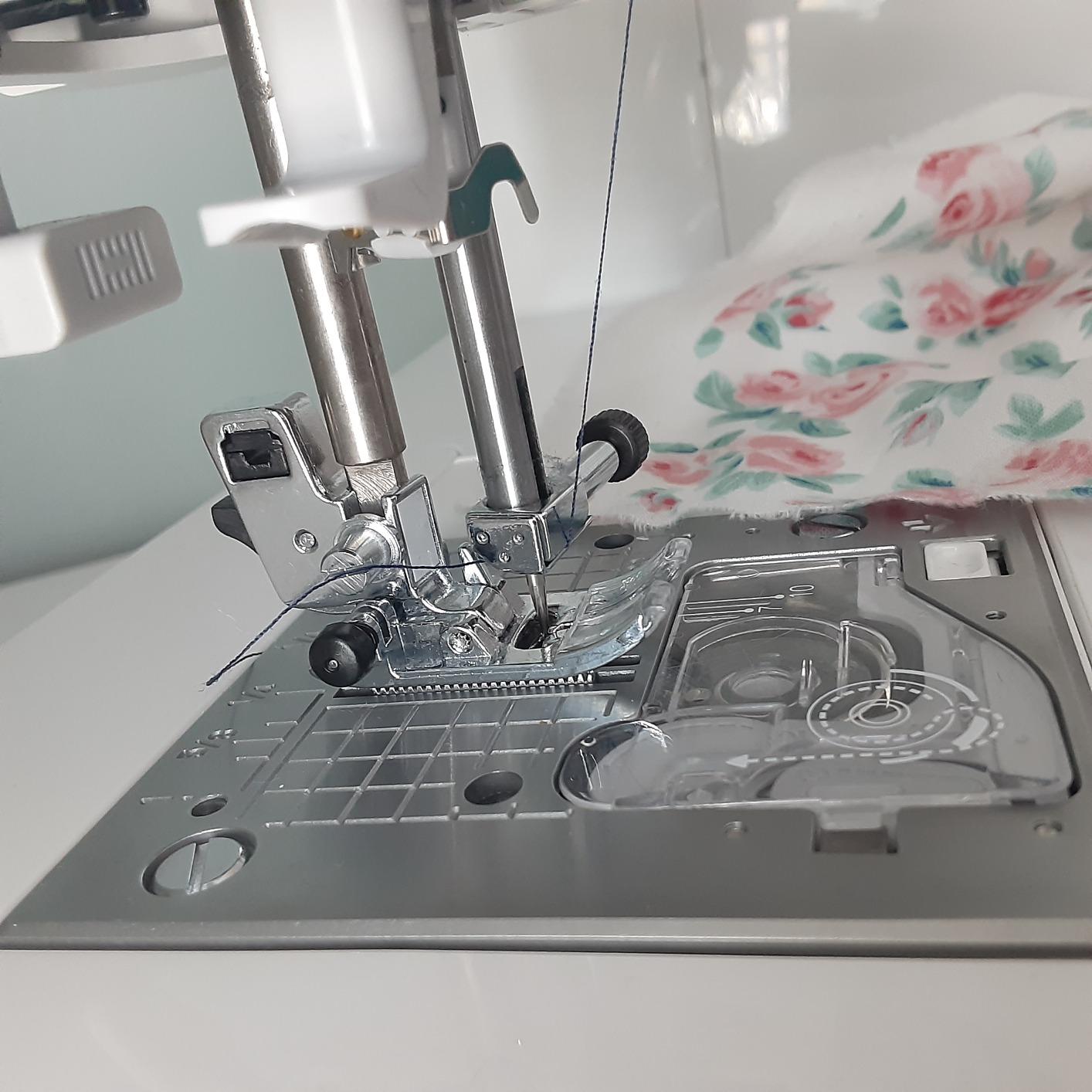 JUKI HZL-G220 Sewing Machine, White, Metal customer photo 1