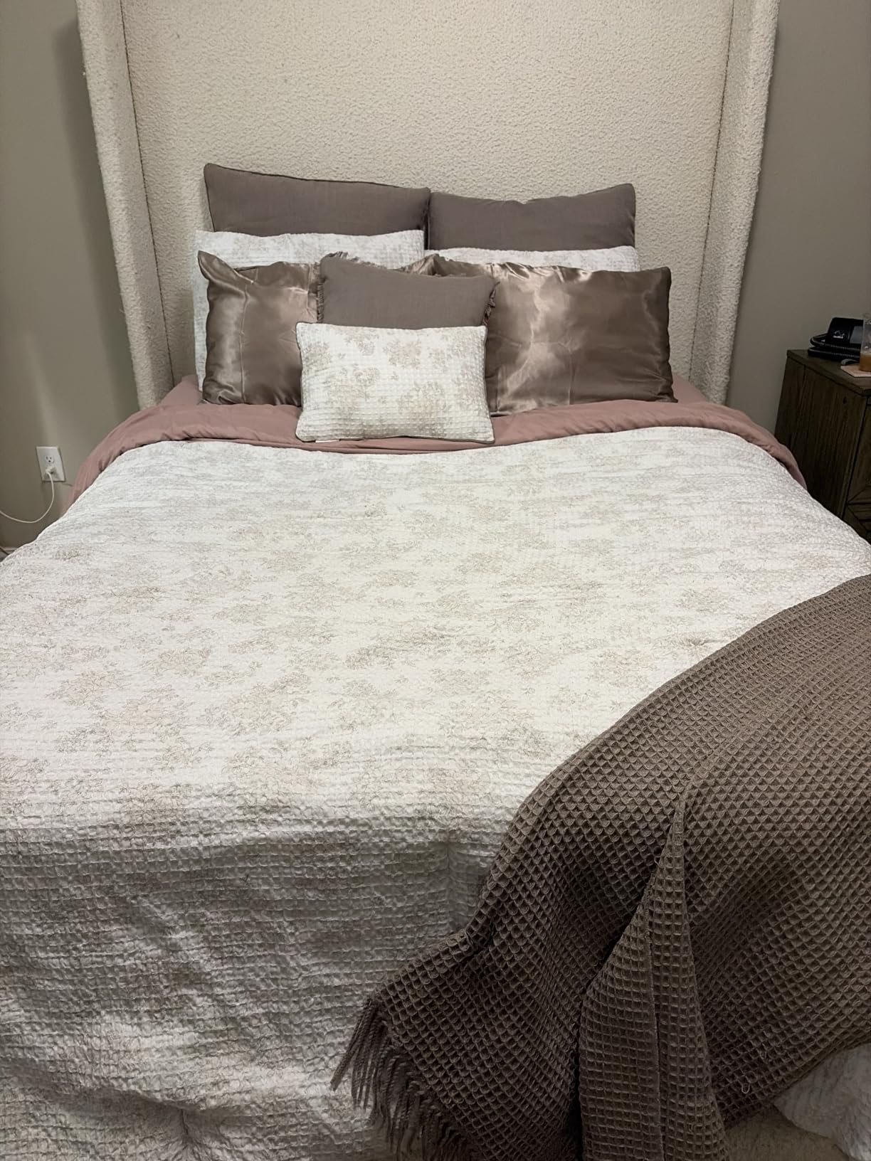 Queen Size 4 Piece Sheet Set - Comfy Breathable & Cooling Sheets - Hotel Luxury Bed Sheets for Women & Men - Deep Pockets, Easy-Fit, Extra Soft and Wrinkle Free Sheets - White Oeko-Tex Bed Sheet Set customer photo 1
