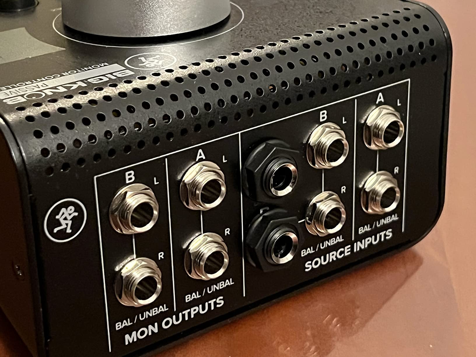 Mackie Big Knob Passive 2x2 Studio Monitor Controller customer photo 1