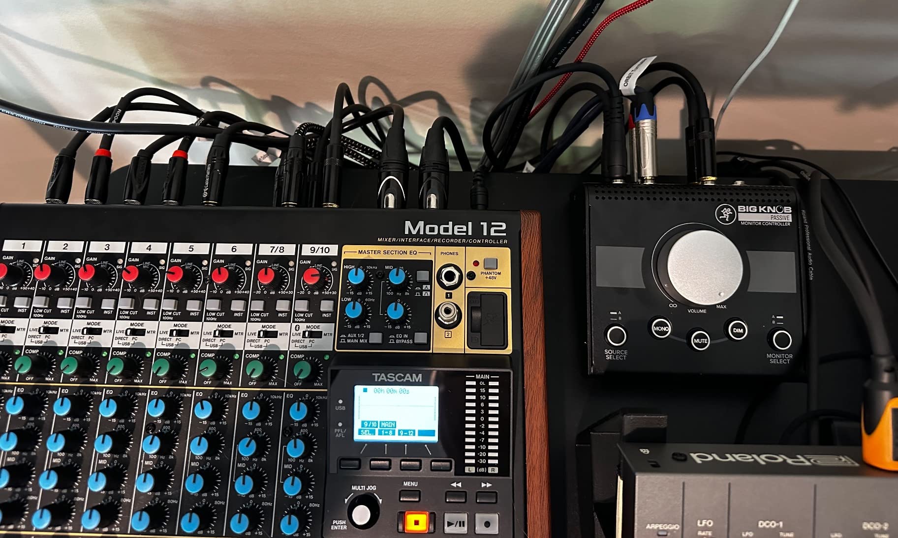 Mackie Big Knob Passive 2x2 Studio Monitor Controller customer photo 2