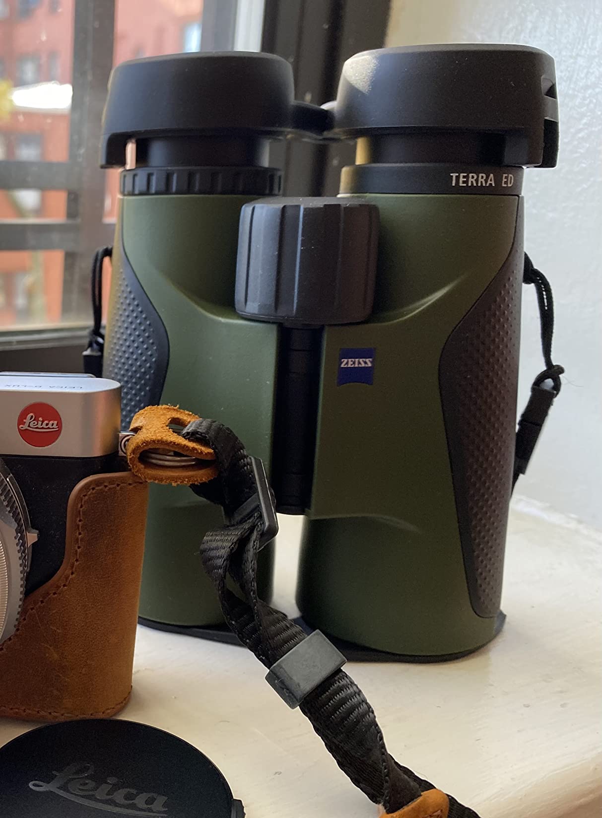 ZEISS Terra ED Binoculars 10x42 Waterproof, and Fast Focusing with Coated Glass for Optimal Clarity in All Weather Conditions for Bird Watching, Hunting, Sightseeing, Grey customer photo 1
