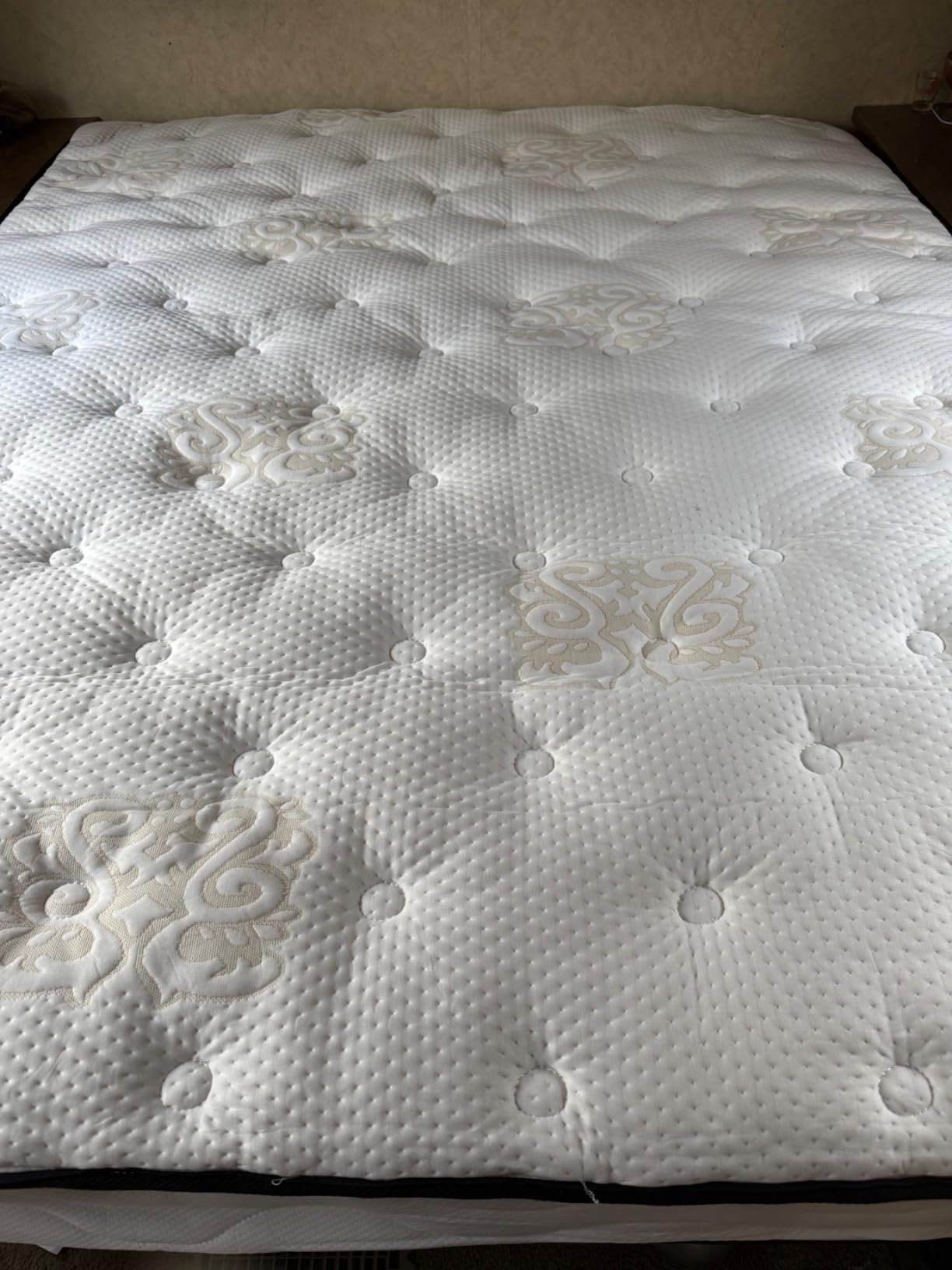 Jacia House Queen Mattress, 11.4 Inch Pillow Top Hybrid Mattress, Hotel-Level Comfort Skin-Friendly Pocket Springs with Memory Foam, Queen Size 80