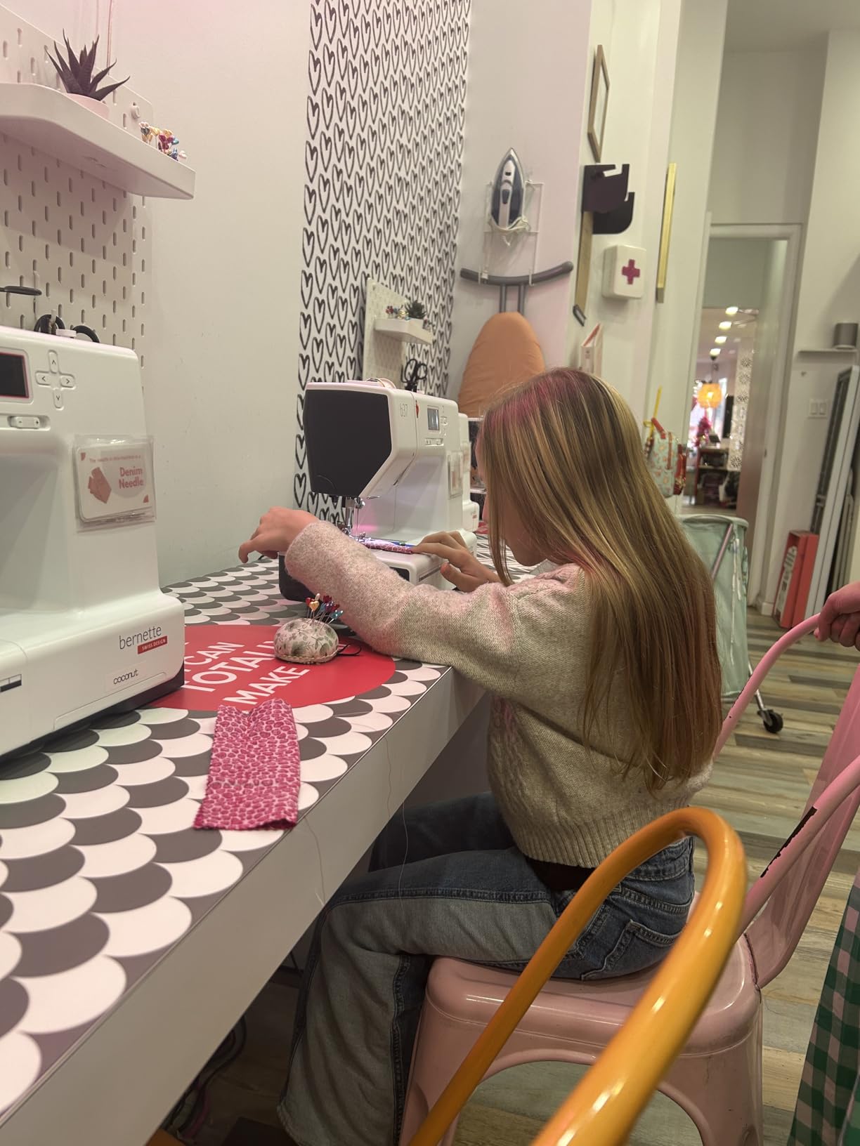 Bernette B37 Computerized Sewing Machine with LCD Display | 50 Stitches, One-Step Buttonhole, Automatic Needle Threader customer photo 1