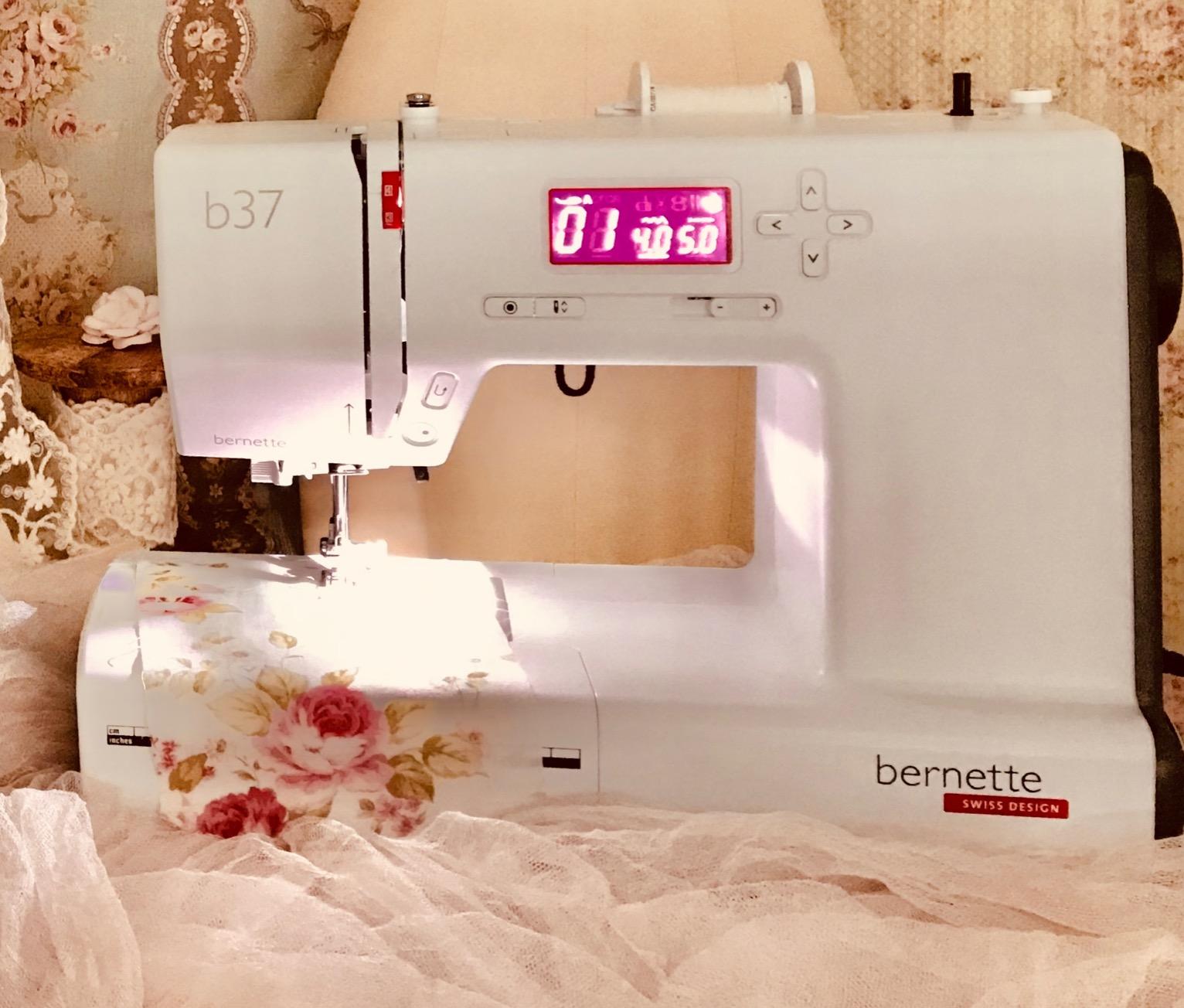 Bernette B37 Computerized Sewing Machine with LCD Display | 50 Stitches, One-Step Buttonhole, Automatic Needle Threader customer photo 2