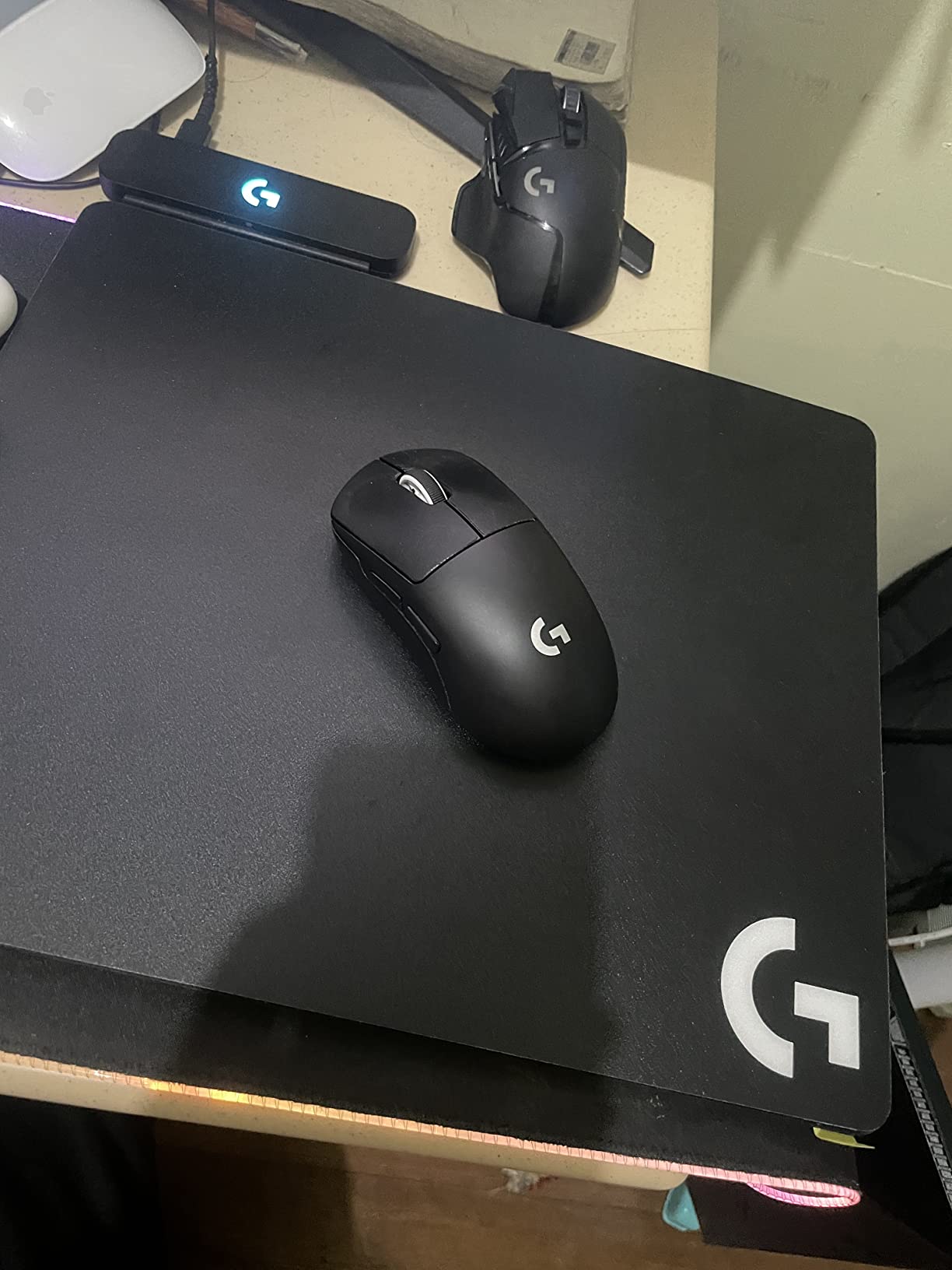 Logitech G PowerPlay Wireless Charging Mouse Pad, Compatible with G Pro/ G903/ G703/ G502 Lightspeed Gaming Mice - Black customer photo 1