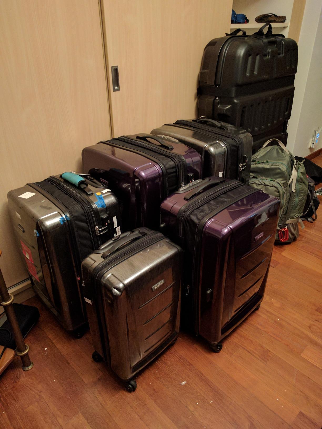 Samsonite Winfield 2 Hardside Expandable Luggage with Spinner Wheels, Navy, Checked-Medium 24-Inch customer photo 2