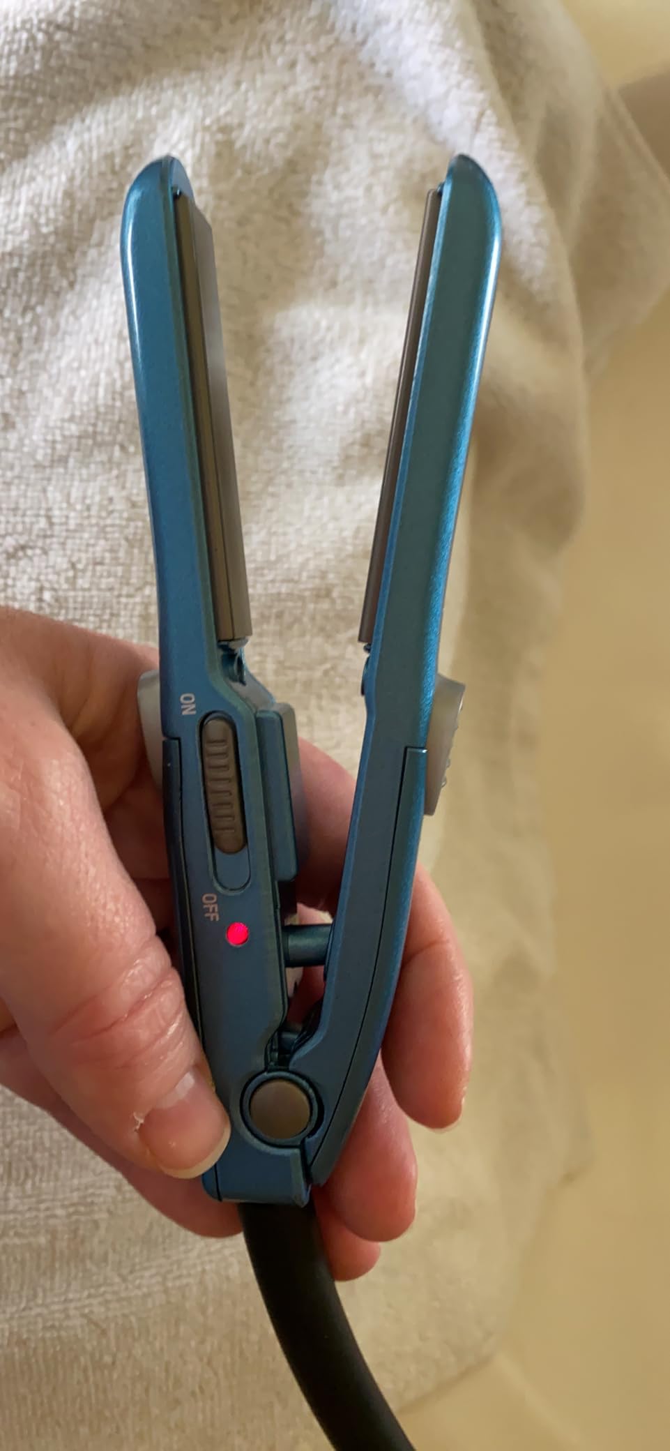 BaBylissPRO Nano Titanium Mini Flat Iron Hair Straightener | Compact ½-In. Plates for Short Styles and Touch-Ups, Blue, BNTBG3050UC customer photo 2