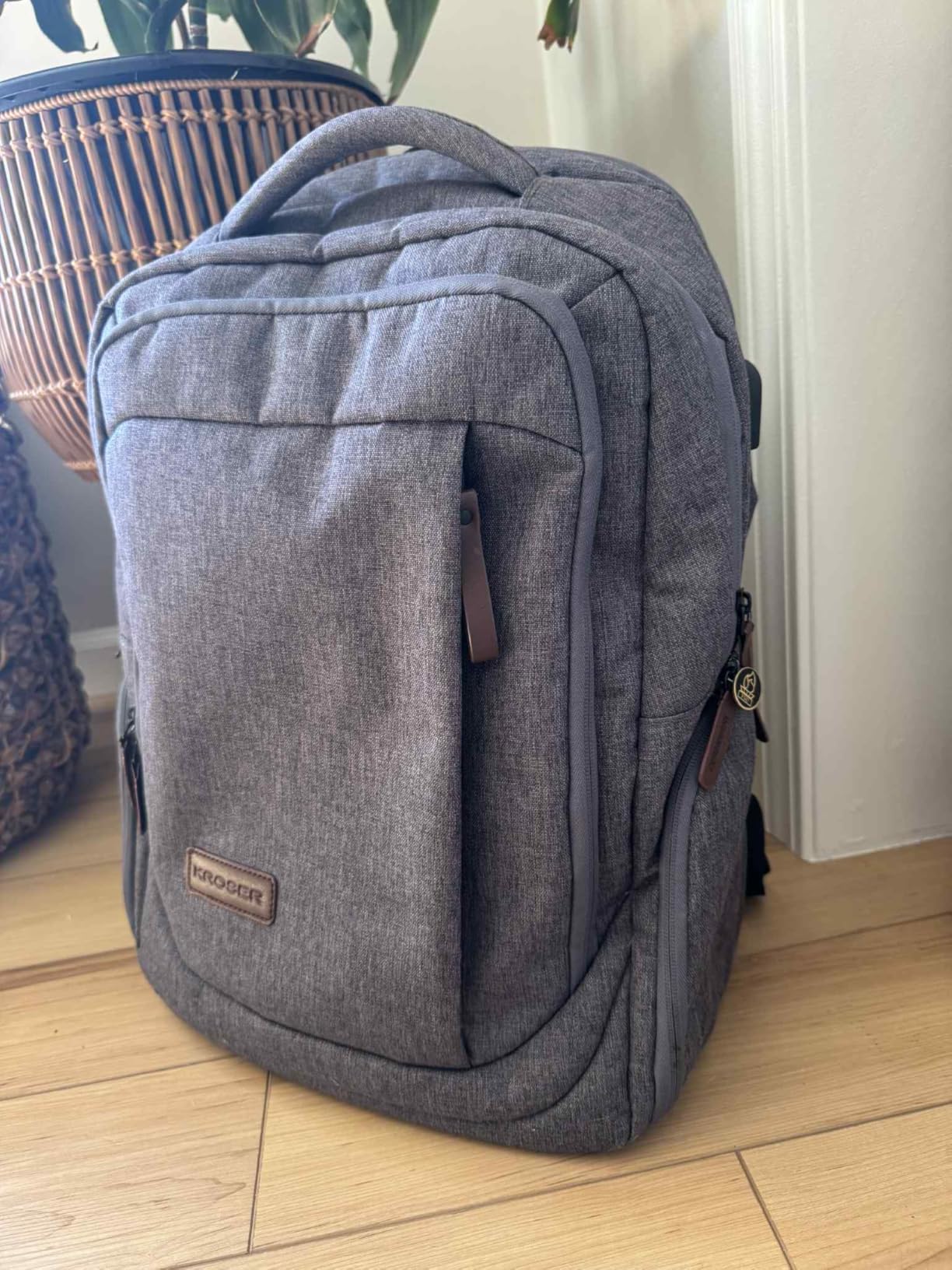 KROSER Laptop Backpack Large Computer Backpack Fits up to 17.3 Inch Laptop with USB Charging Port Water-Repellent Travel Backpack Casual Daypack for Business/College/Women/Men-Charcoal Black customer photo 2