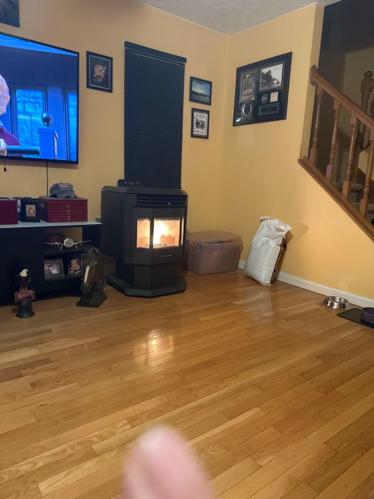 ComfortBilt HP21 Pedestal Wood Pellet Stove Black EPA Certified Heats 2,400 ft² 40 lb Hopper customer photo 1