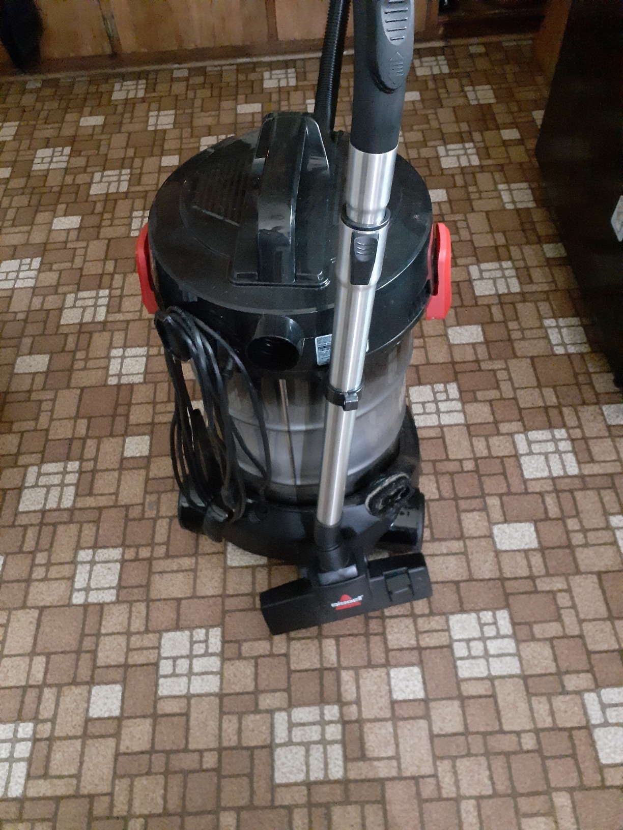Bissell 2035M MultiClean Wet/Dry Garage and Auto Vacuum Cleaner, Red customer photo 2