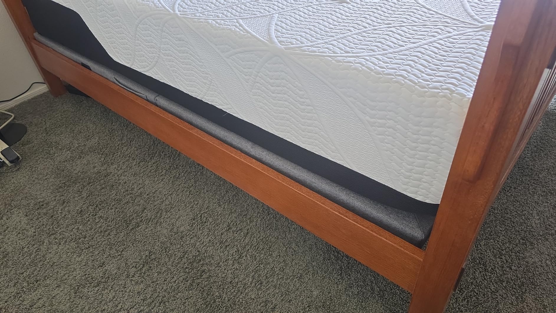 COOL GEL Chill Memory Foam 14-Inch Mattress with Pillow, CertiPUR-US Certified, Mattress in a Box, Full, White customer photo 1