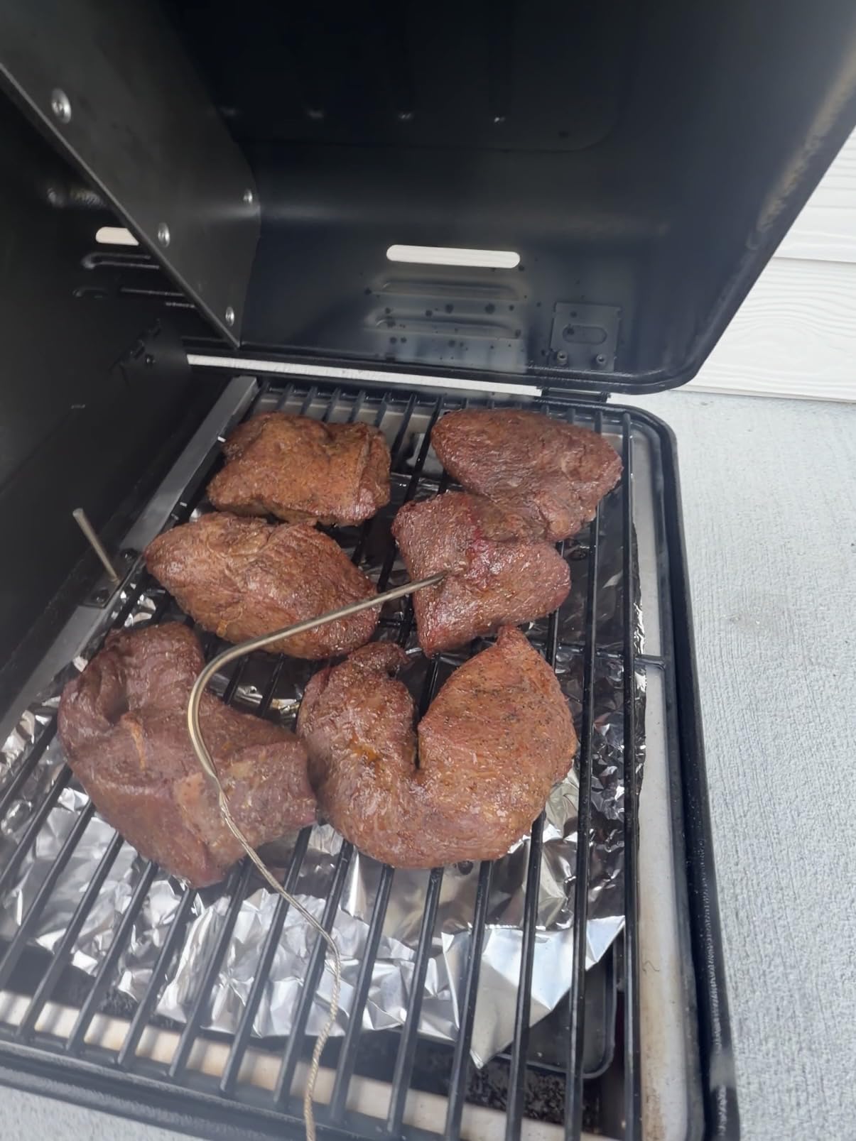 Traeger Grills TFT18KLD Ranger, Portable Wood Pellet Grill and Smoker - Electric Tabletop Pellet Smoker with Digital Arc Controller, Cast Iron Griddle customer photo 2