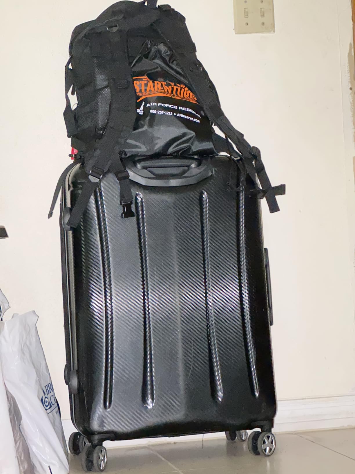 Samsonite 30-Inch Hardside Checked Spinner Luggage With TSA Lock, Lightweight Expandable Suitcase, Black customer photo 1