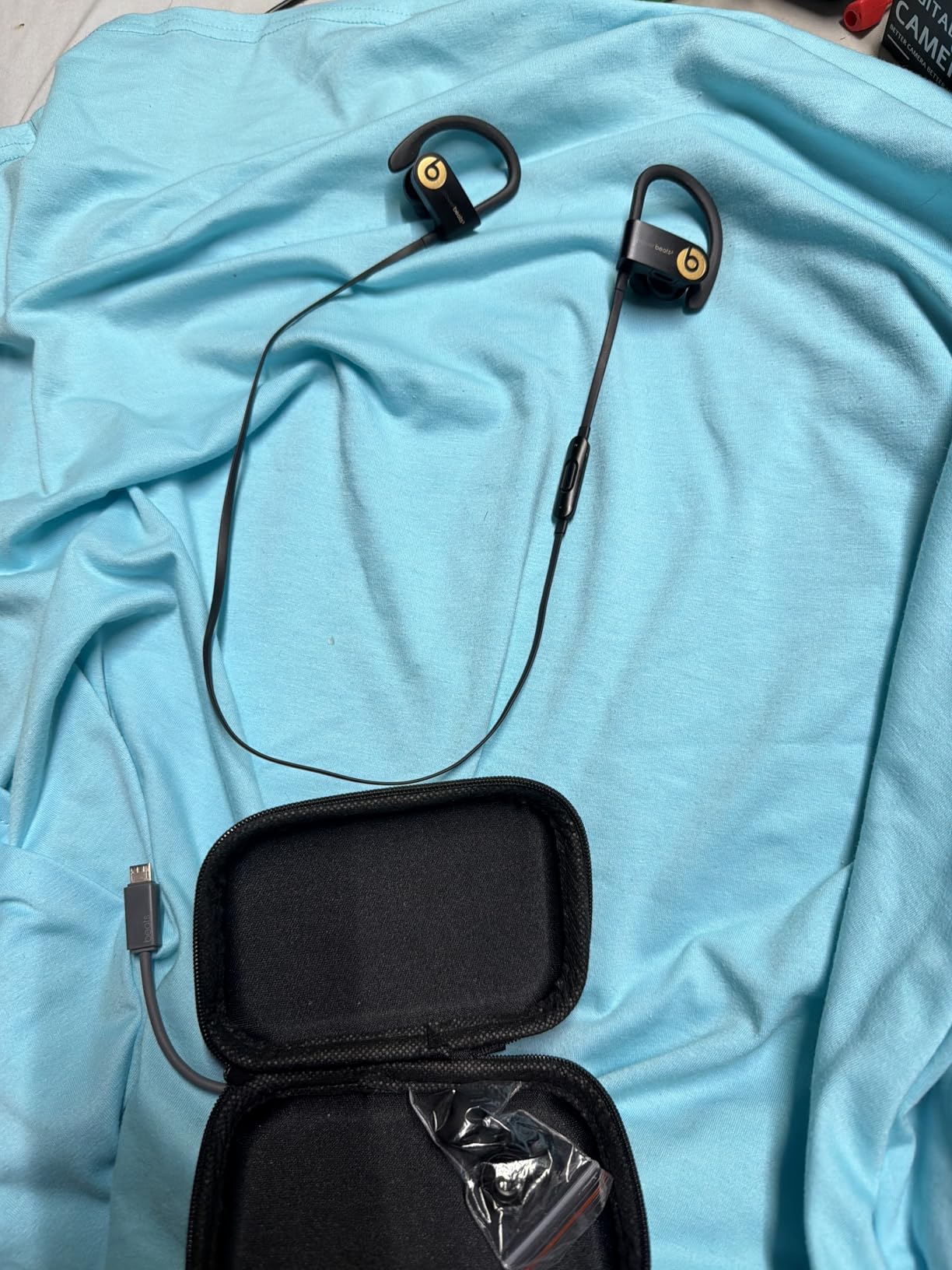 Beats Powerbeats3 Wireless In-Ear Headphones - Black (Renewed) customer photo 1