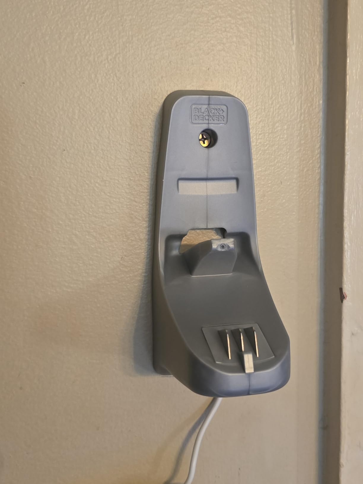 BLACK+DECKER dustbuster Wet/Dry Handheld Vacuum, Cordless Hand Vac (HNVC215BW52) customer photo 1