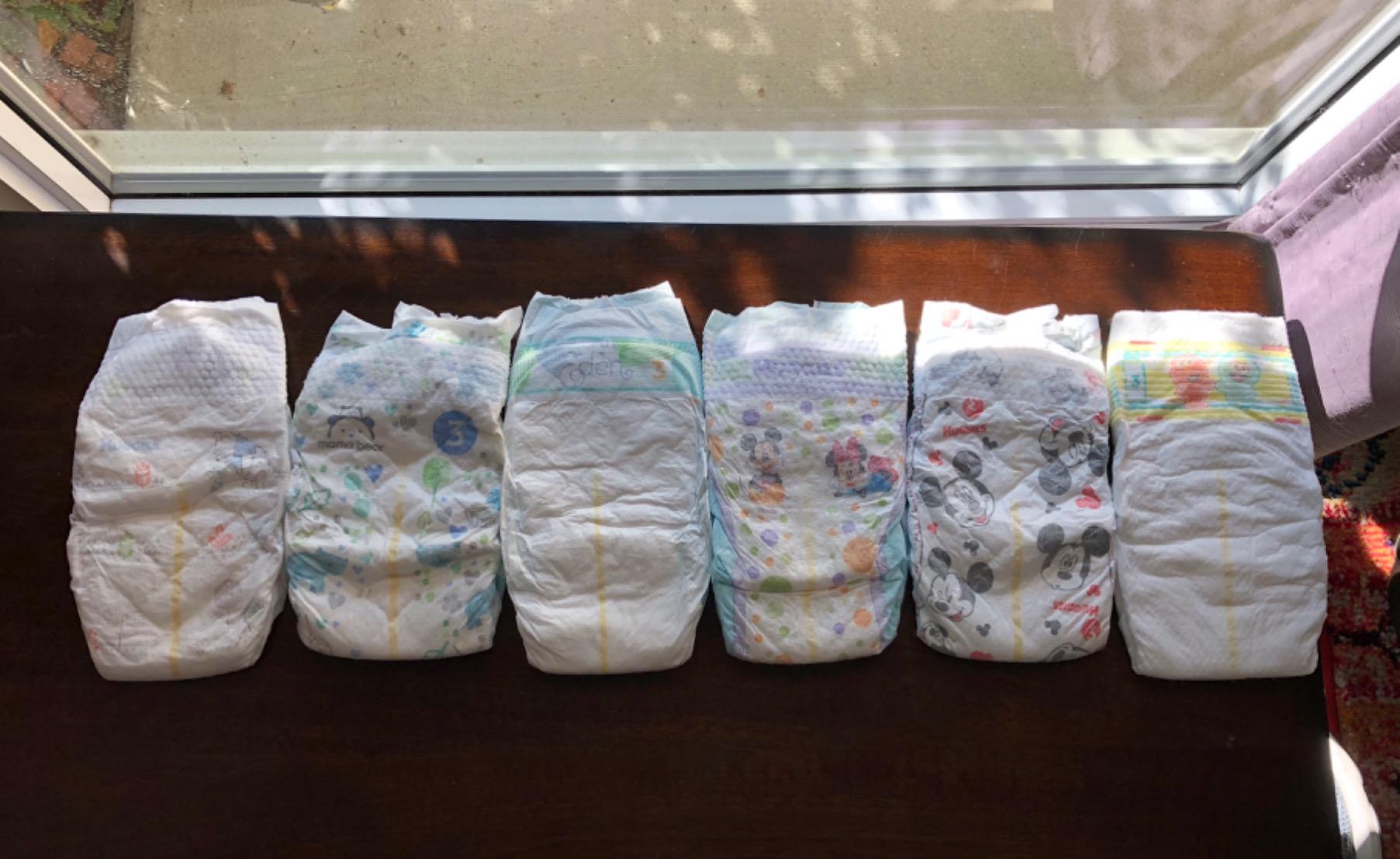 Huggies Size 1 Diapers, Little Snugglers Baby Diapers, Size 1 (8-14 lbs), 32 Count, Packaging May Vary customer photo 2