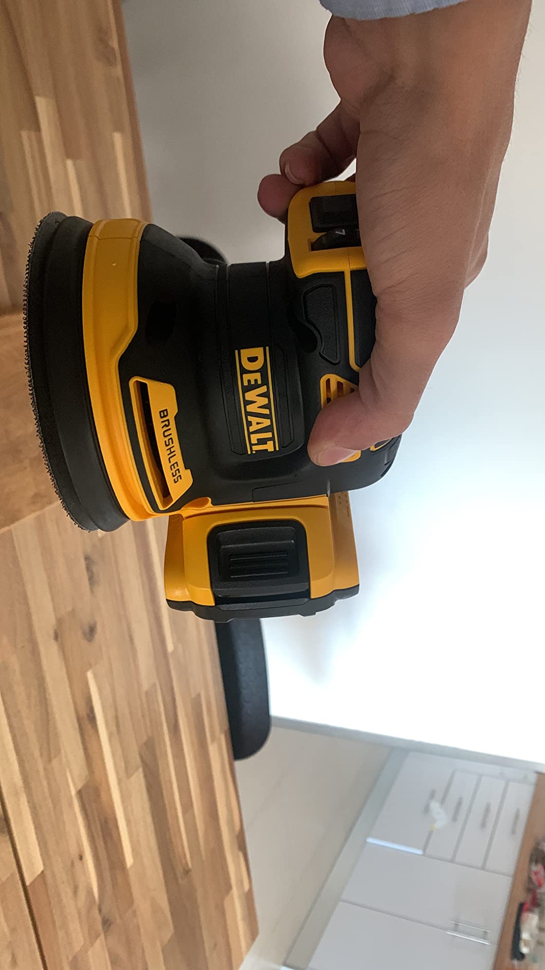 DEWALT 20V MAX Orbital Sander Cordless, 5-Inch Sander Tool, Battery and Charger Included (DCW210D1) customer photo 2