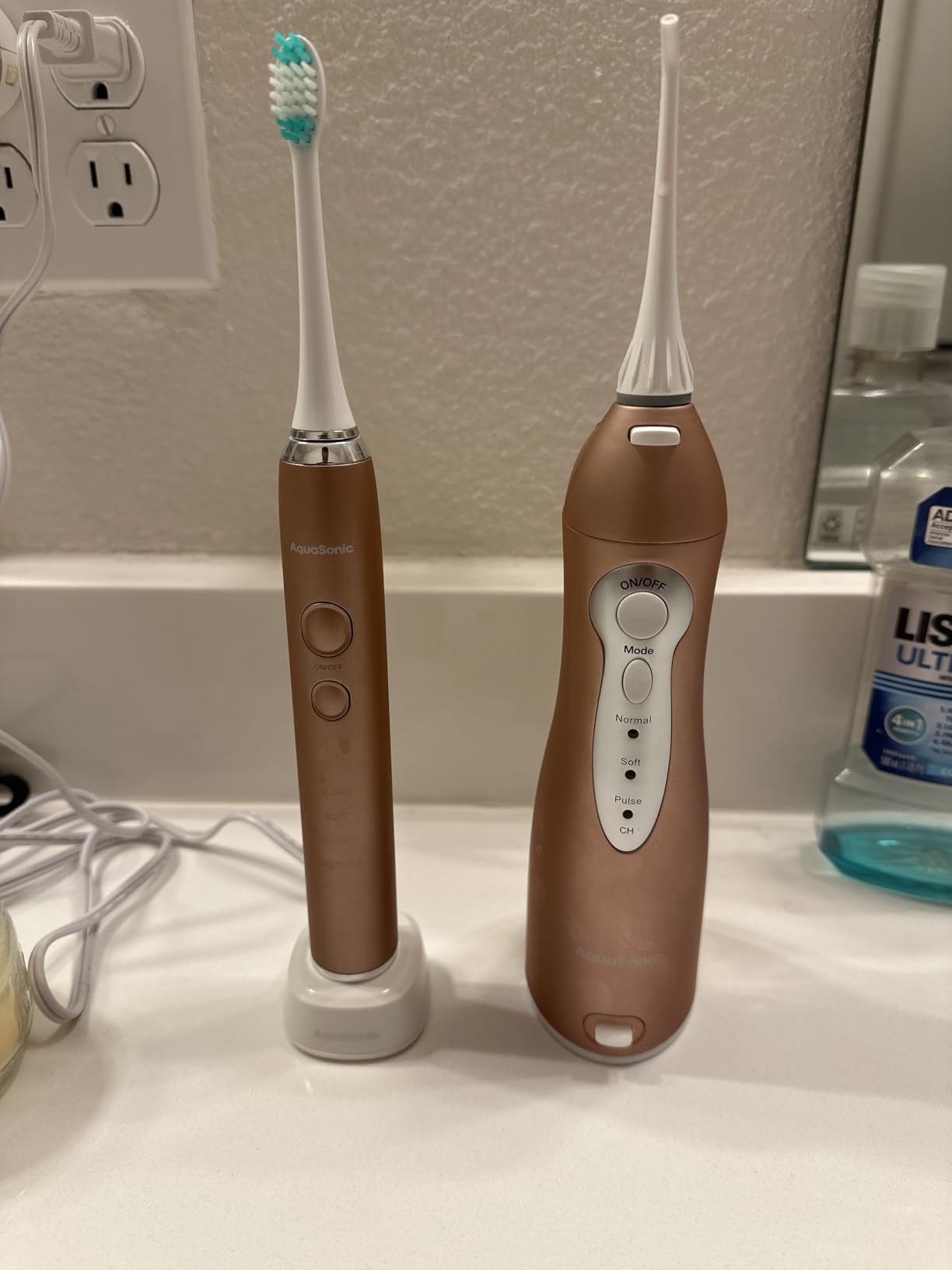 Aquasonic Vibe Series Ultra-Whitening Toothbrush - ADA Accepted Electric Toothbrush, 8 Brush Heads & Travel Case, 40,000 VPM, Wireless Charging, Charcoal Metallic customer photo 2