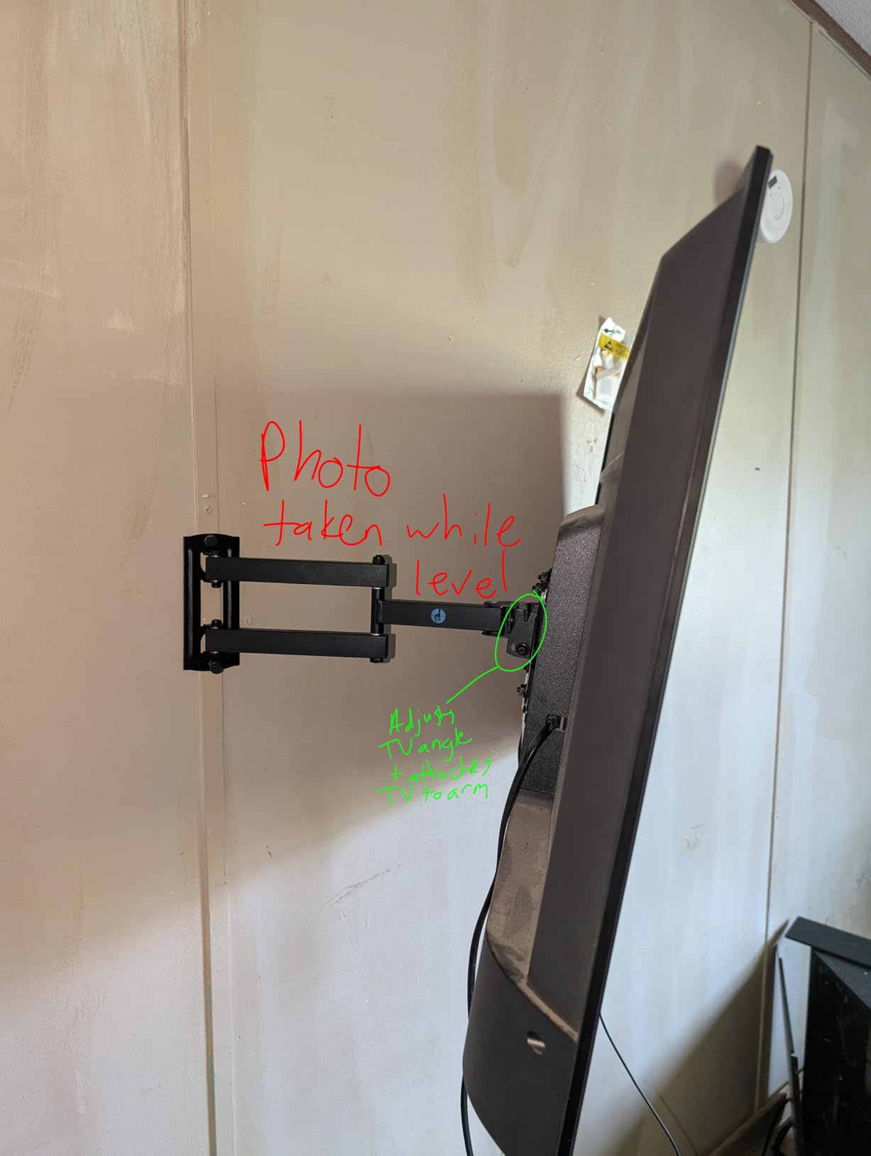 Pipishell Full Motion TV Wall Mount for Echo Show 21/15 and 13-43 Inch Flat Curved Screen TVs & Monitors, Max VESA 200x200mm up to 44lbs, TV Mount Wall Bracket with Rotation Swivel Tilt Extension customer photo 1