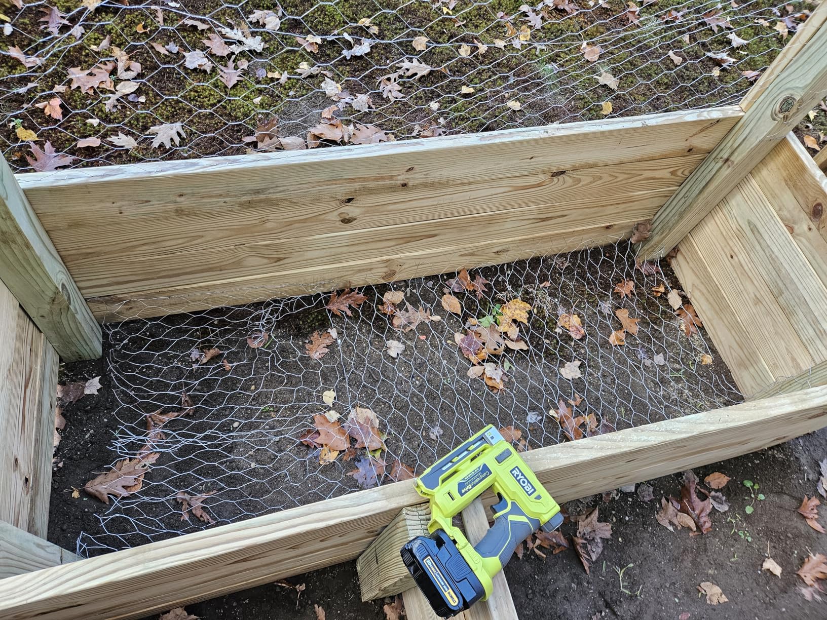 Ryobi 18-Volt ONE+ Cordless Compression Drive 3/8 in. Crown Stapler (Tool Only) P317 customer photo 1