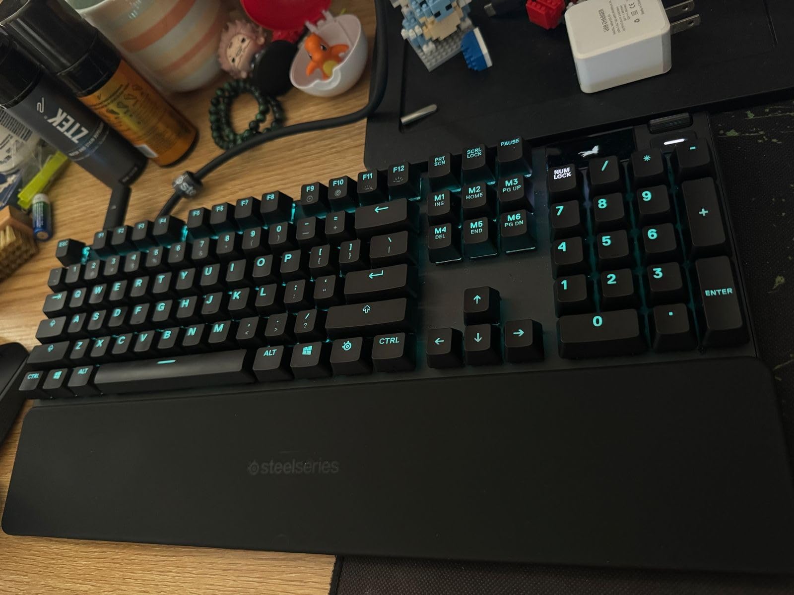 SteelSeries Apex 7 Mechanical Gaming Keyboard - OLED Smart Display - USB Passthrough and Media Controls - Tactile and Clicky - RGB Backlit (Blue Switch) customer photo 1