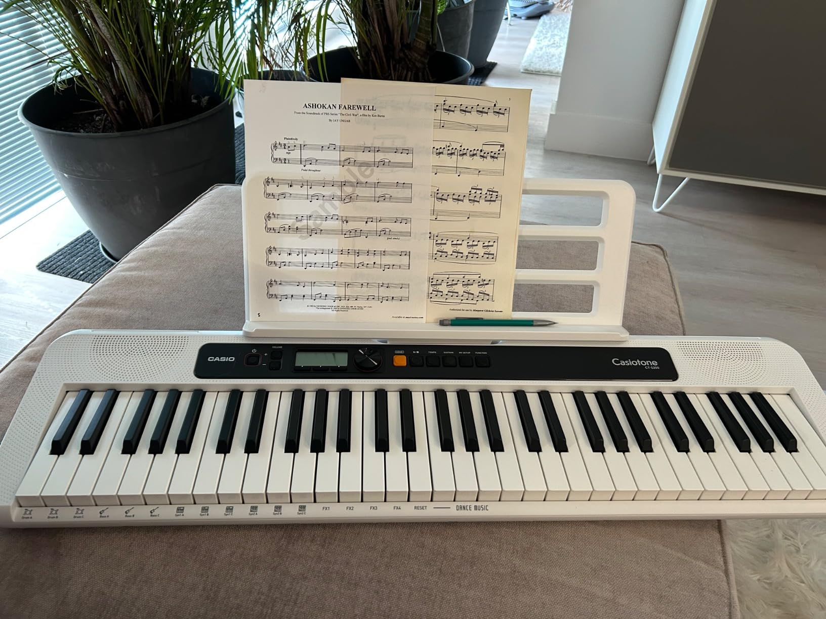 Casiotone CT-S200 - 61-Key Portable Keyboard for Beginners | 400 Tones, 77 Rhythms, LCD Display, Dance Music Mode, USB-MIDI, Stereo Speakers customer photo 2