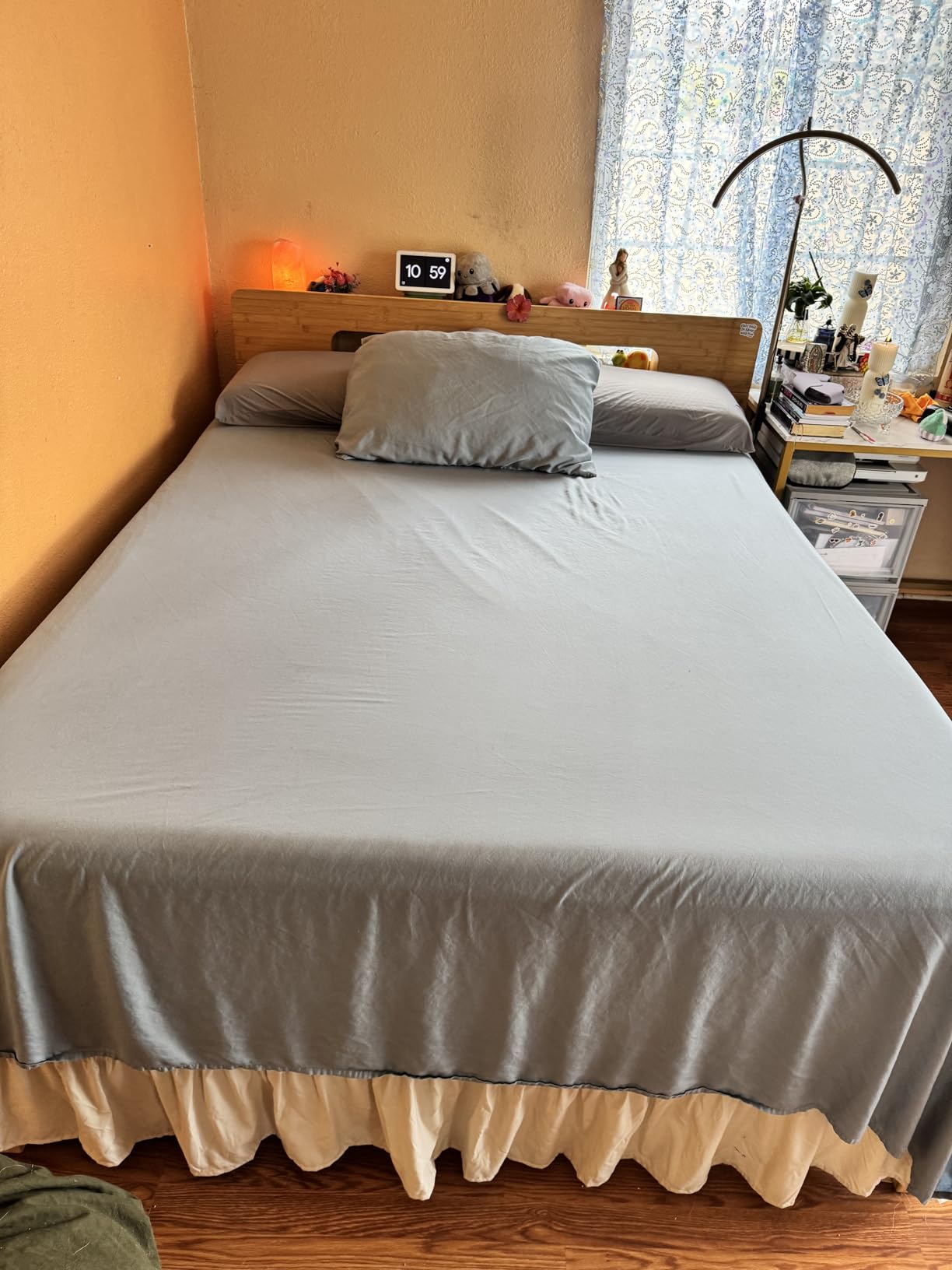 Bedsure Queen Sheet Set, Cooling Sheets for Queen Size Bed Set, Rayon Derived from Bamboo, PureWoven, Breathable & Soft, Deep Pocket Up to 16 Inches, Hotel Luxury Silky Bedding for Hot Sleepers, White customer photo 1