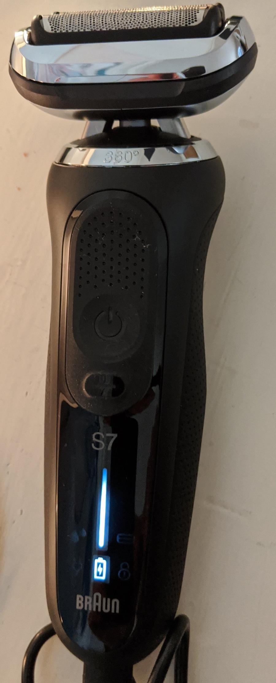 Braun Series 7 7075cc Electric Razor for Men with SmartCare Center, Beard Trimmer, Wet & Dry, Rechargeable, Cordless Foil Shaver, Black customer photo 2