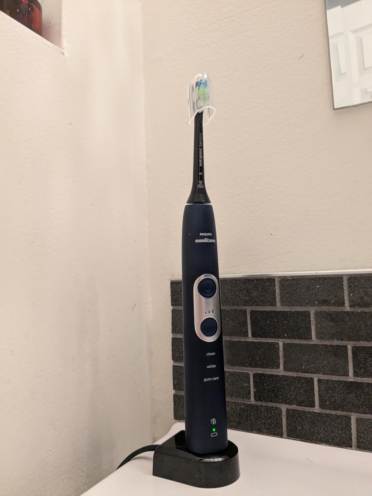 Philips Sonicare ProtectiveClean 6100 Rechargeable Electric Toothbrush, Pressure Sensor, 3 Cleaning Modes, SmarTimer and QuadPacer, 14-Day Battery Life, Travel Case, Deep Purple, HX6471/03 customer photo 2