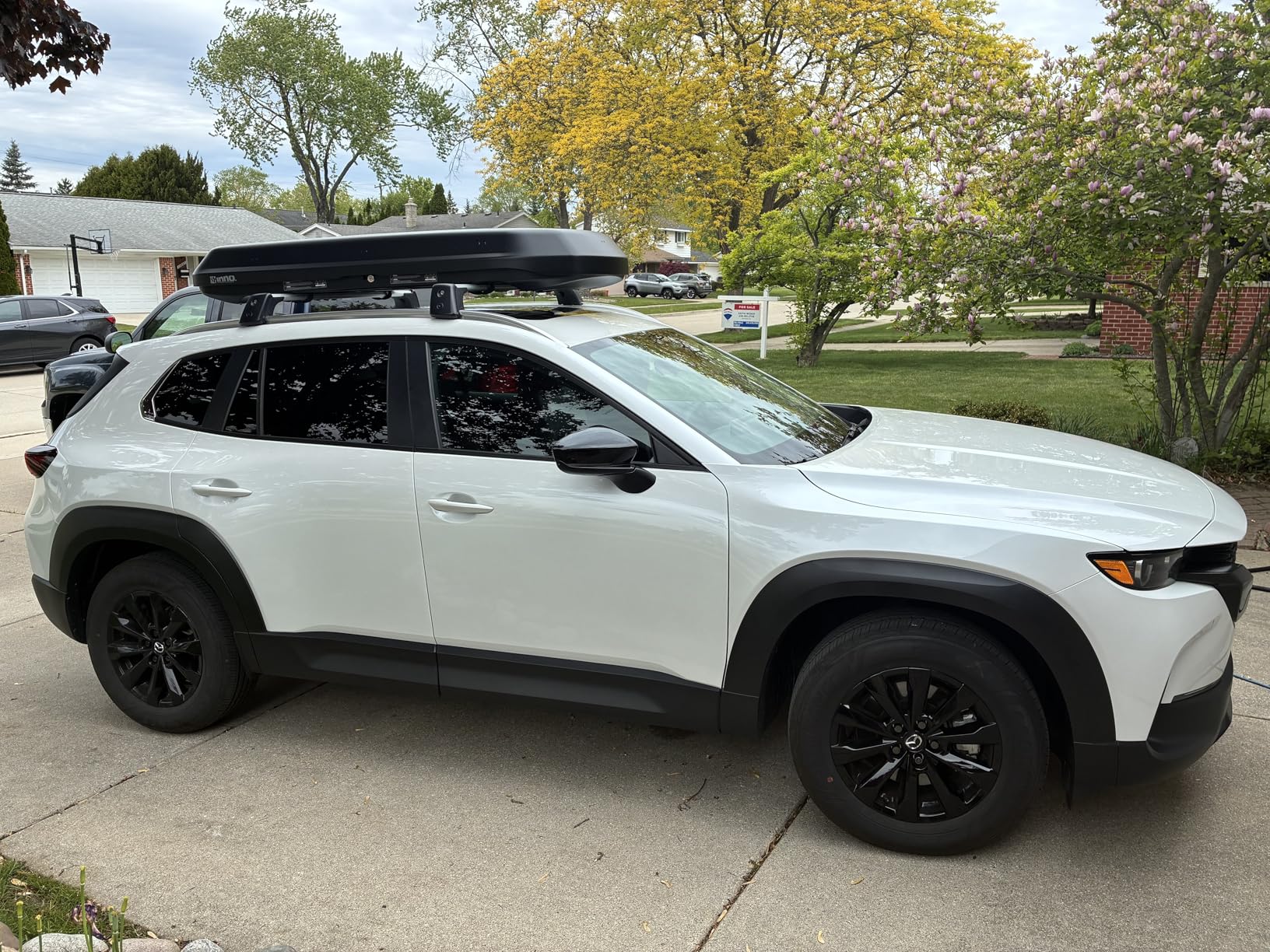INNO ROOF Box 320 Matte Black - 9 cu ft Low Profile Cargo Box customer photo 1