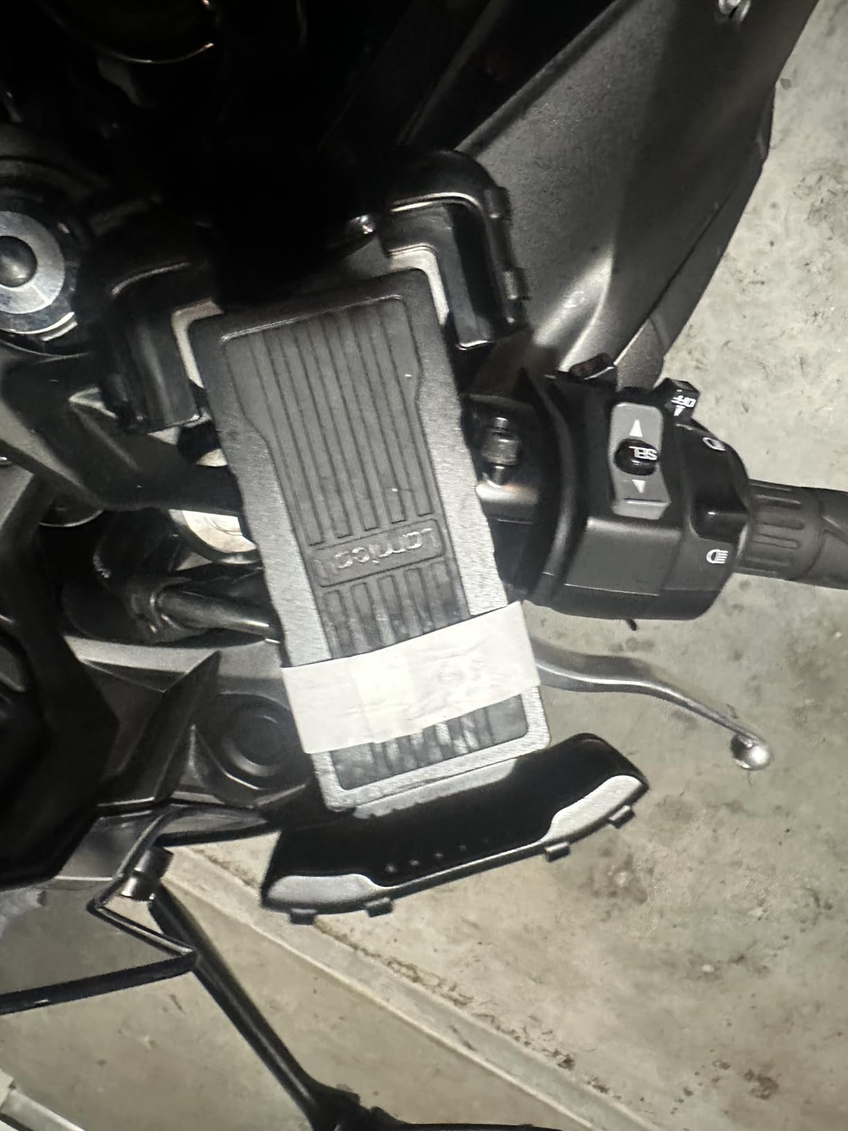 Lamicall Bike Phone Holder, Motorcycle Mount - Motorcycle Phone Holder, Handlebar Cell Phone Clamp, E-Bike Scooter Phone Clip for iPhone 17 Air Pro Max, 16 15 Plus, S20, 4.7 to 6.8