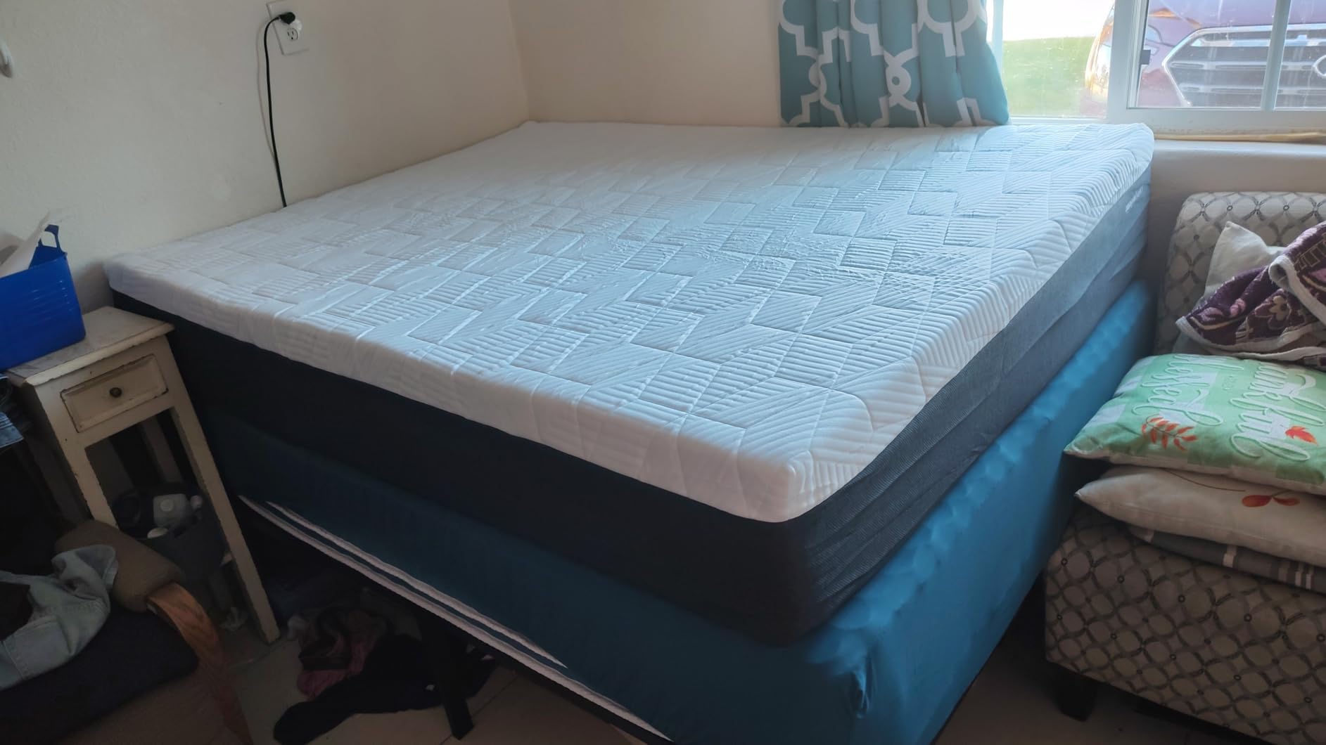 Amazon Basics Cooling Gel Memory Foam Mattress, Firm, Breathable Support with Airflow Channels, CertiPUR-US Certified, 12 inches, Queen Size, 80 x 60, White/Dark Gray customer photo 2