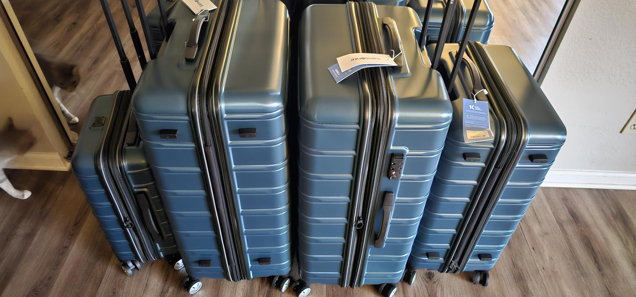 Samsonite Omni 2 Hardside 3 Piece Set - Includes Global Carry-On, Medium, & Large Checked Suitcases - 360 Dual Spinner Wheels - Integrated TSA Lock & Expansion - Amazon Exclusive - Midnight Black customer photo 1