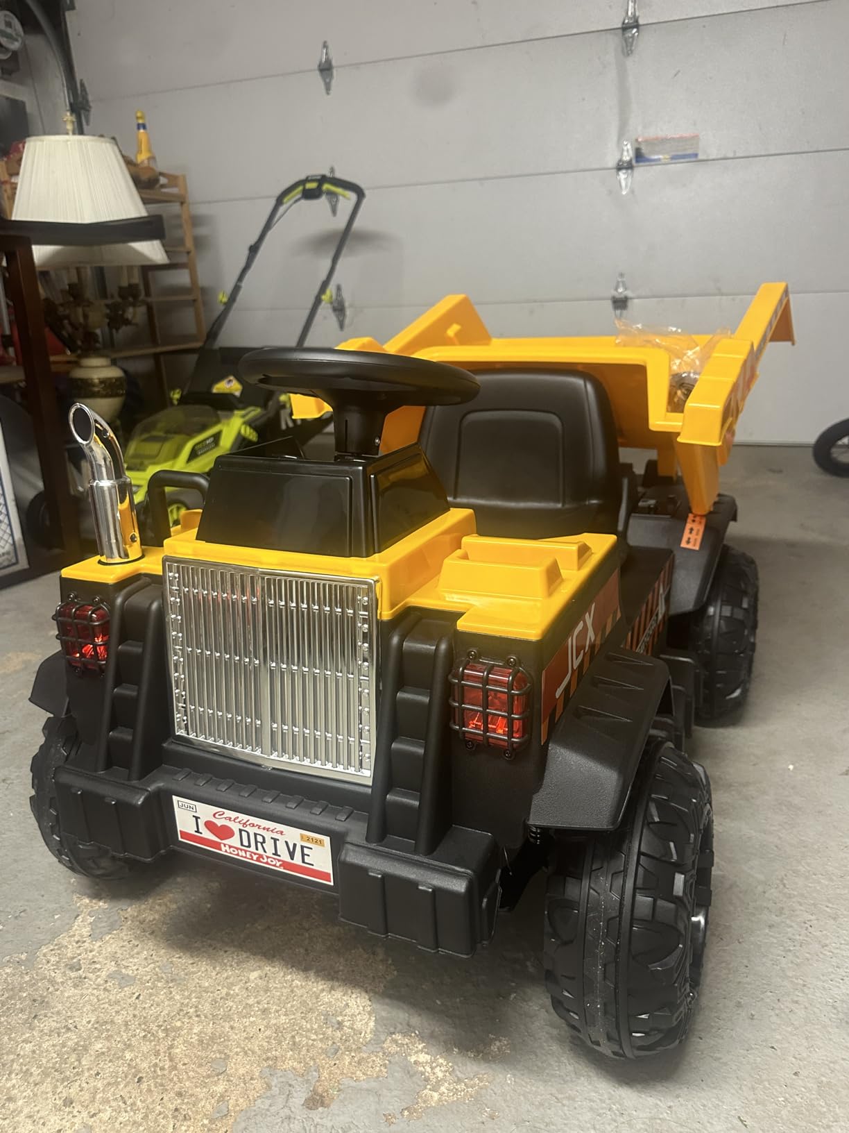 Costzon Ride on Car, 12V Ride on Dump Truck w/Remote Control, Electric Dump Bed, Music, Horn, USB, AUX, Treaded Tires, Shovel, 3 Speeds, Battery Powered Construction Vehicle, Electric Car for Kids customer photo 1